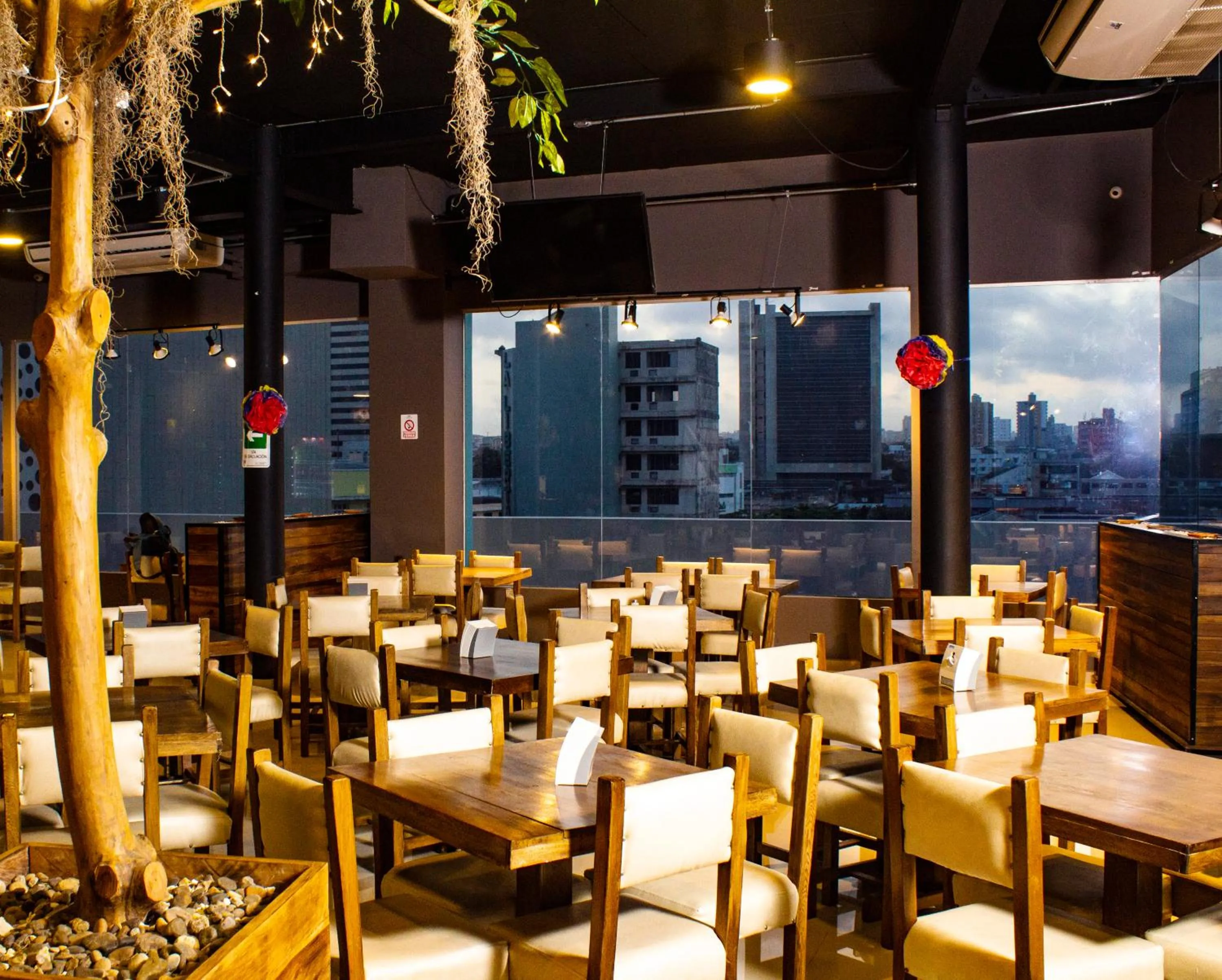 Restaurant/places to eat in Hotel Med Barranquilla Centro