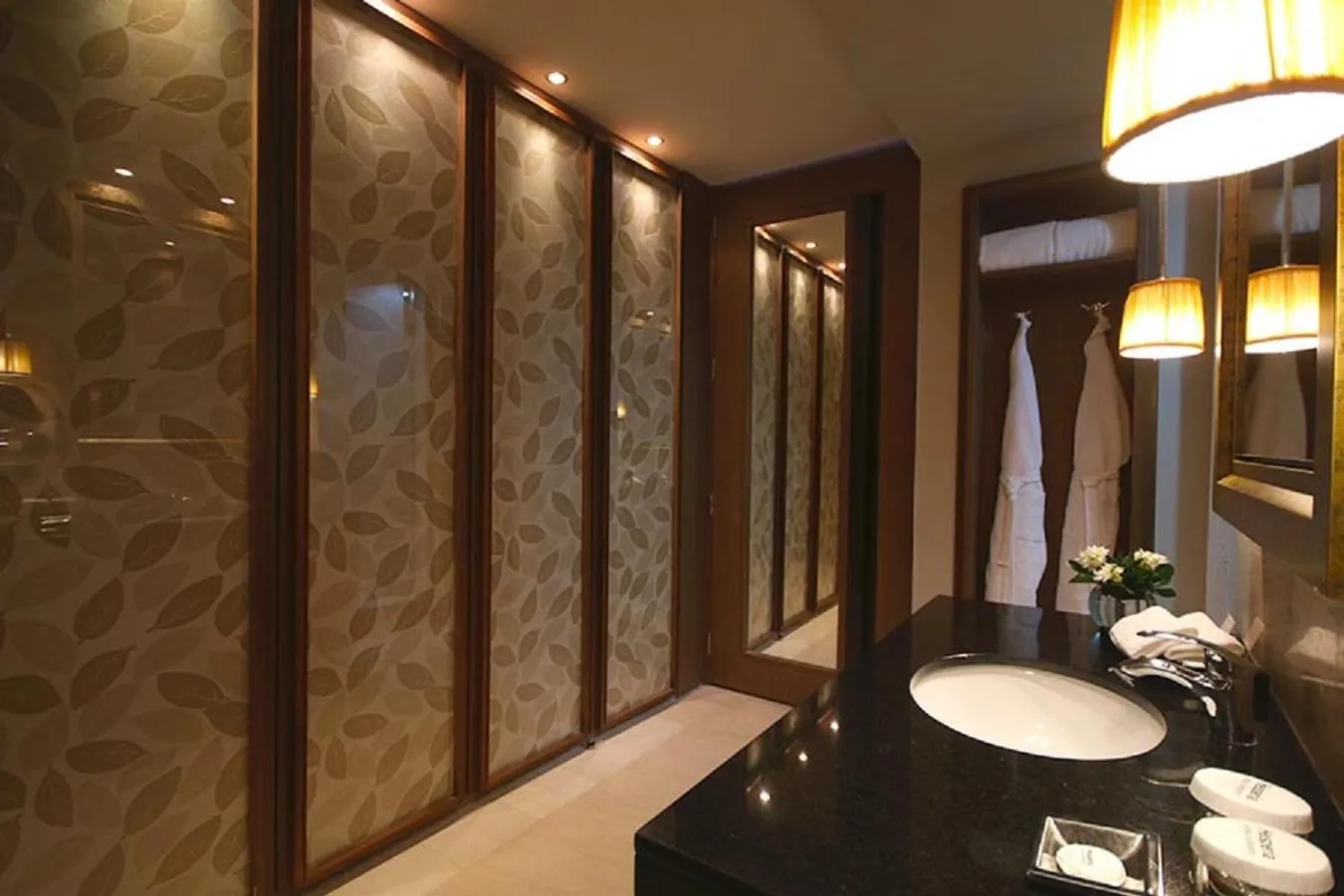 Bathroom in Hesperia WTC Valencia