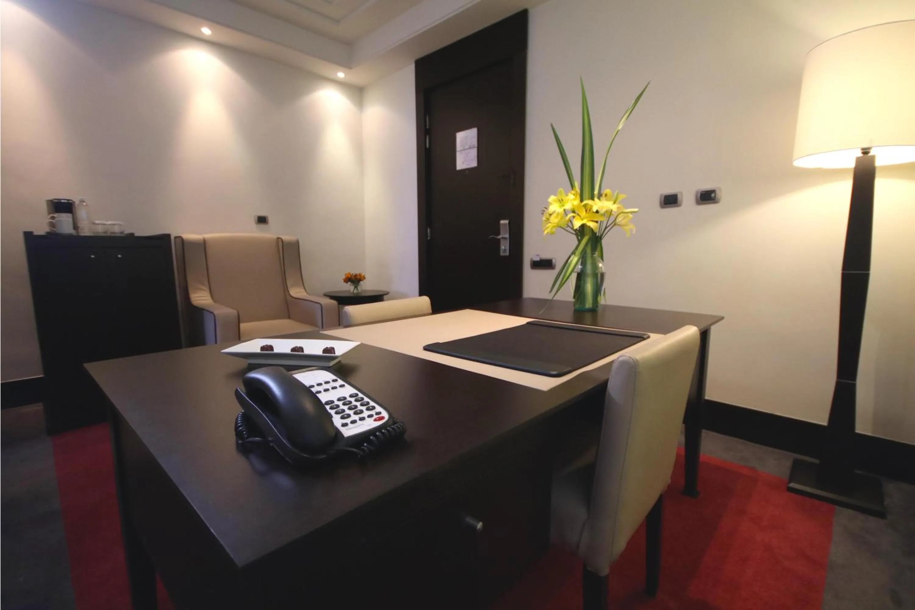 hair dresser in Hesperia WTC Valencia