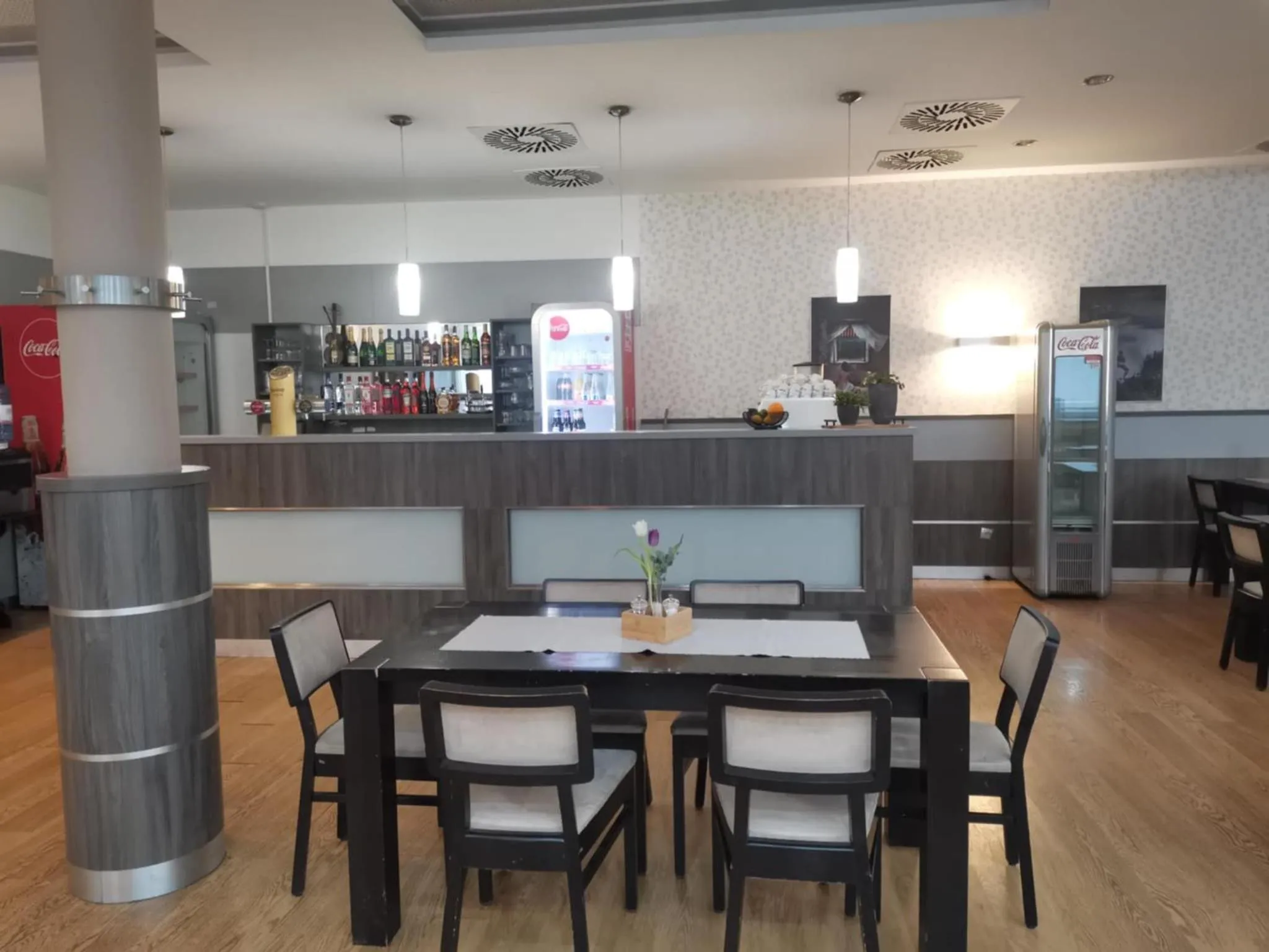 Restaurant/places to eat in Hotel Monde