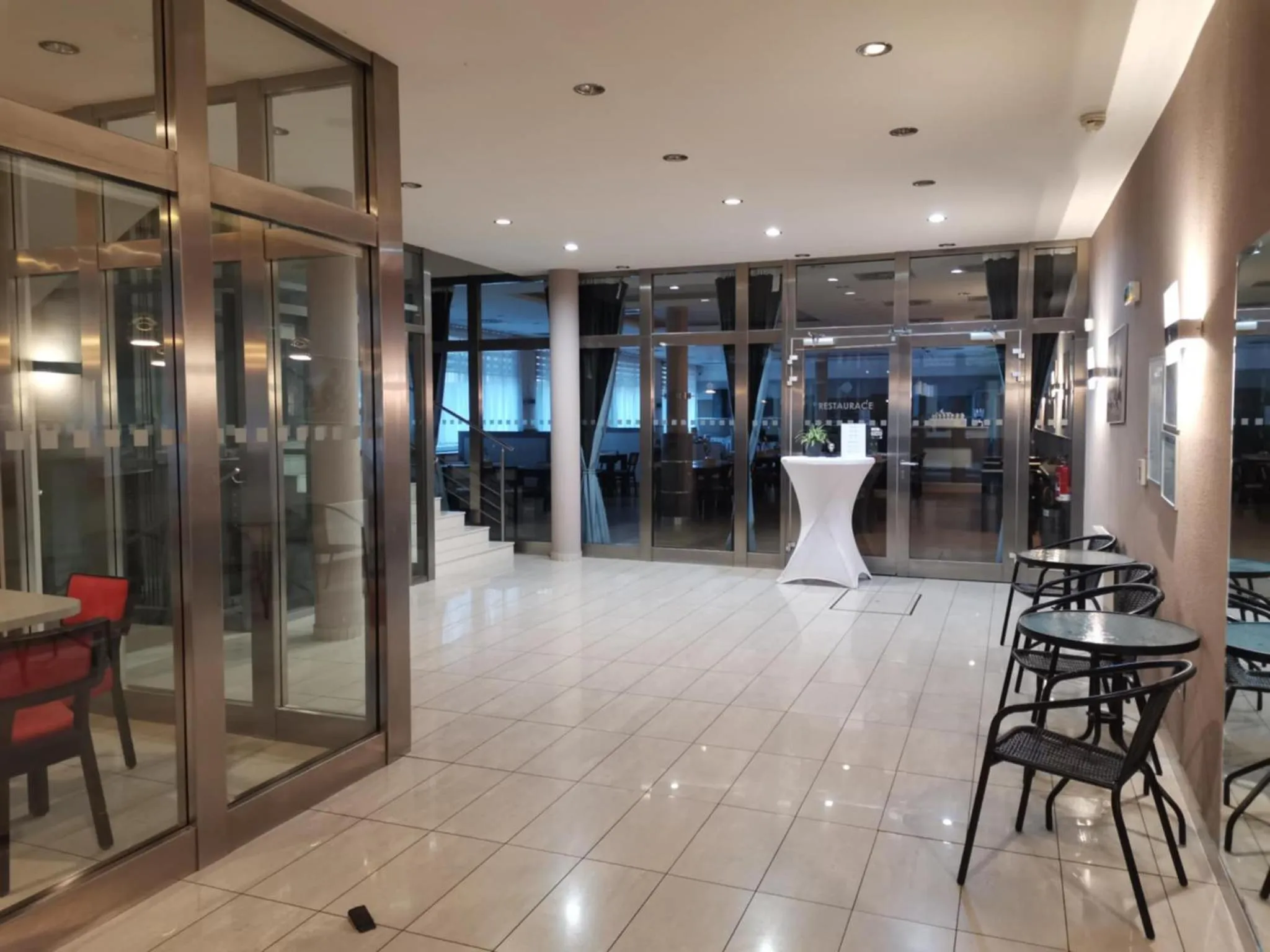 Property building in Hotel Monde