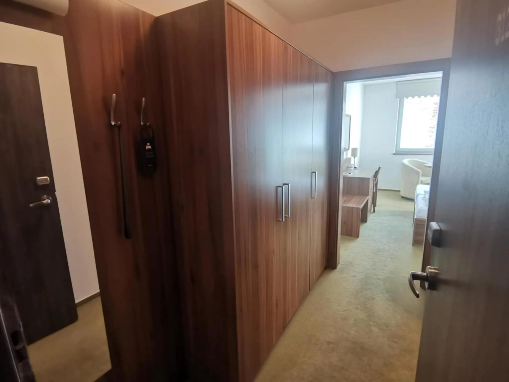 wardrobe in Hotel Monde