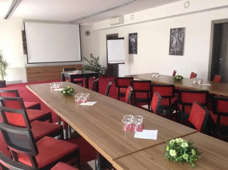 Property building in Hotel Monde