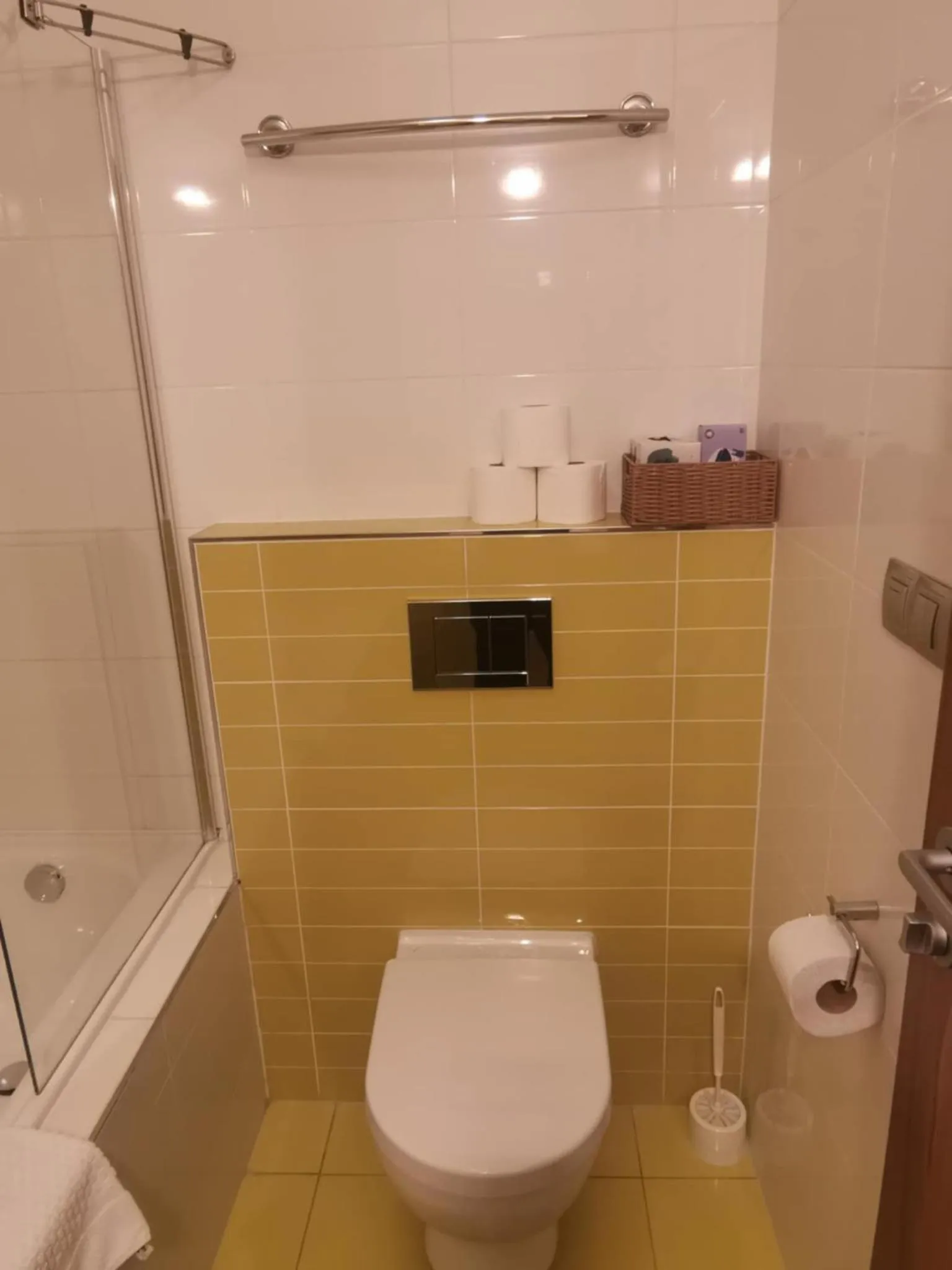 Toilet in Hotel Monde