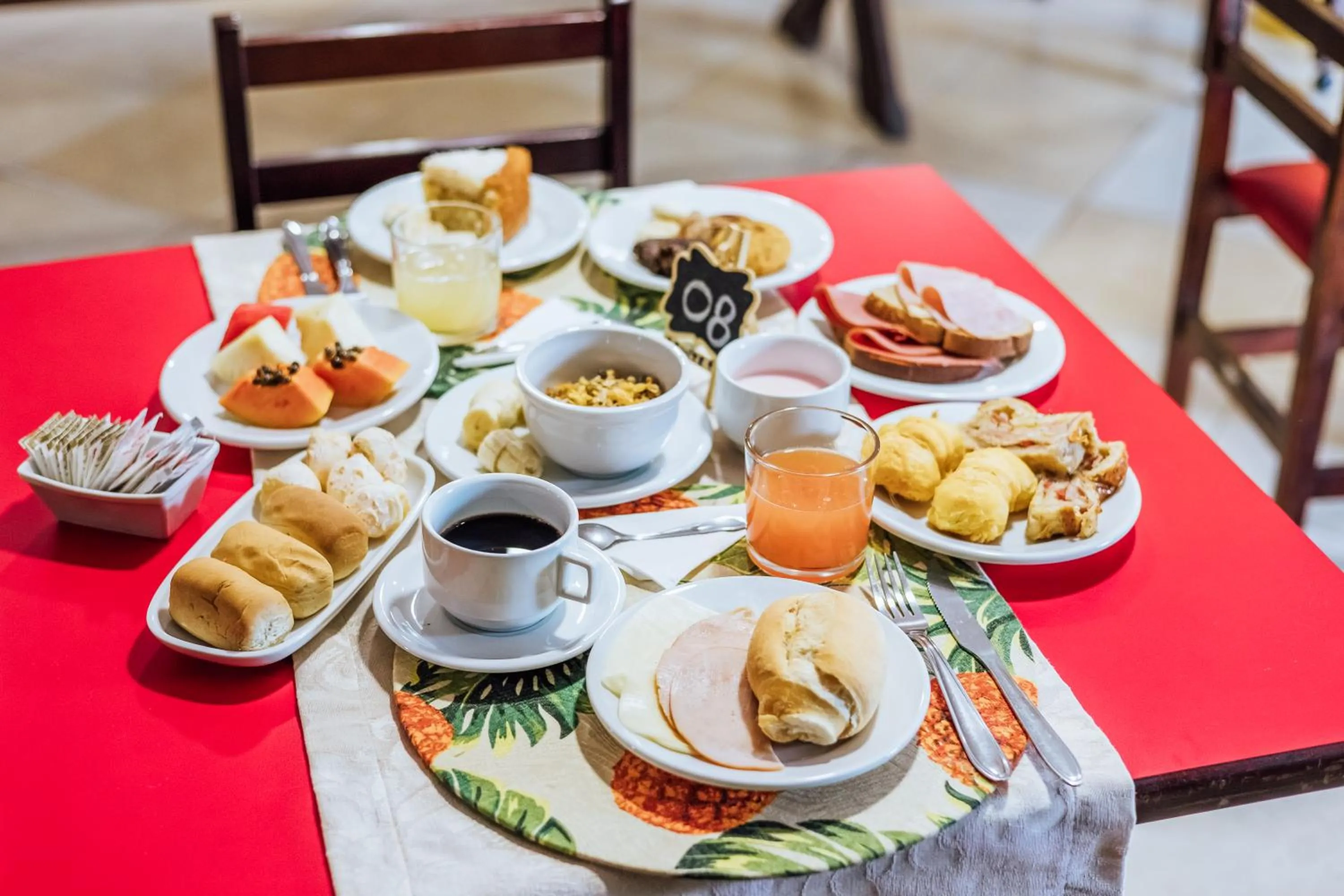 Food and drinks in VELINN Pousada Casa de Pedra Ilhabela