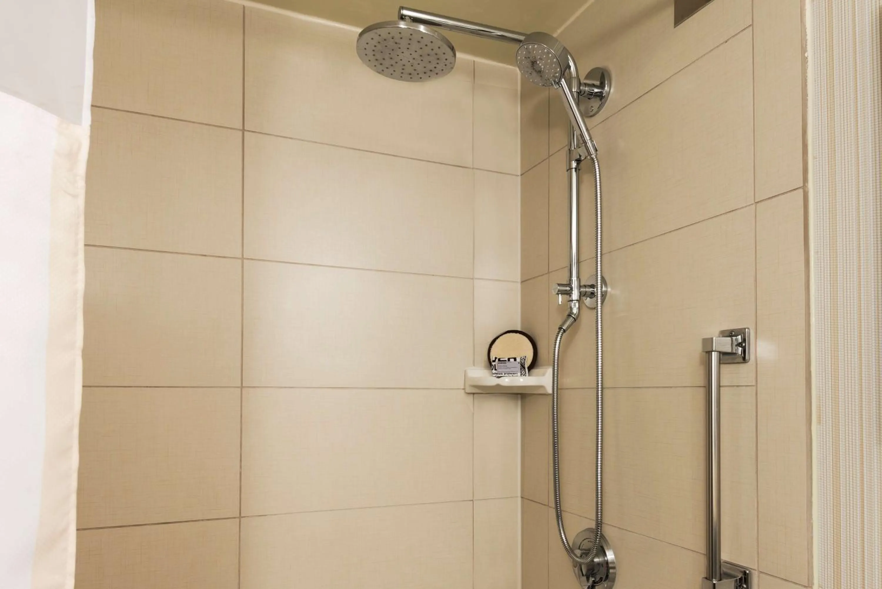 Bathroom in Hilton Garden Inn Atlanta North/Alpharetta