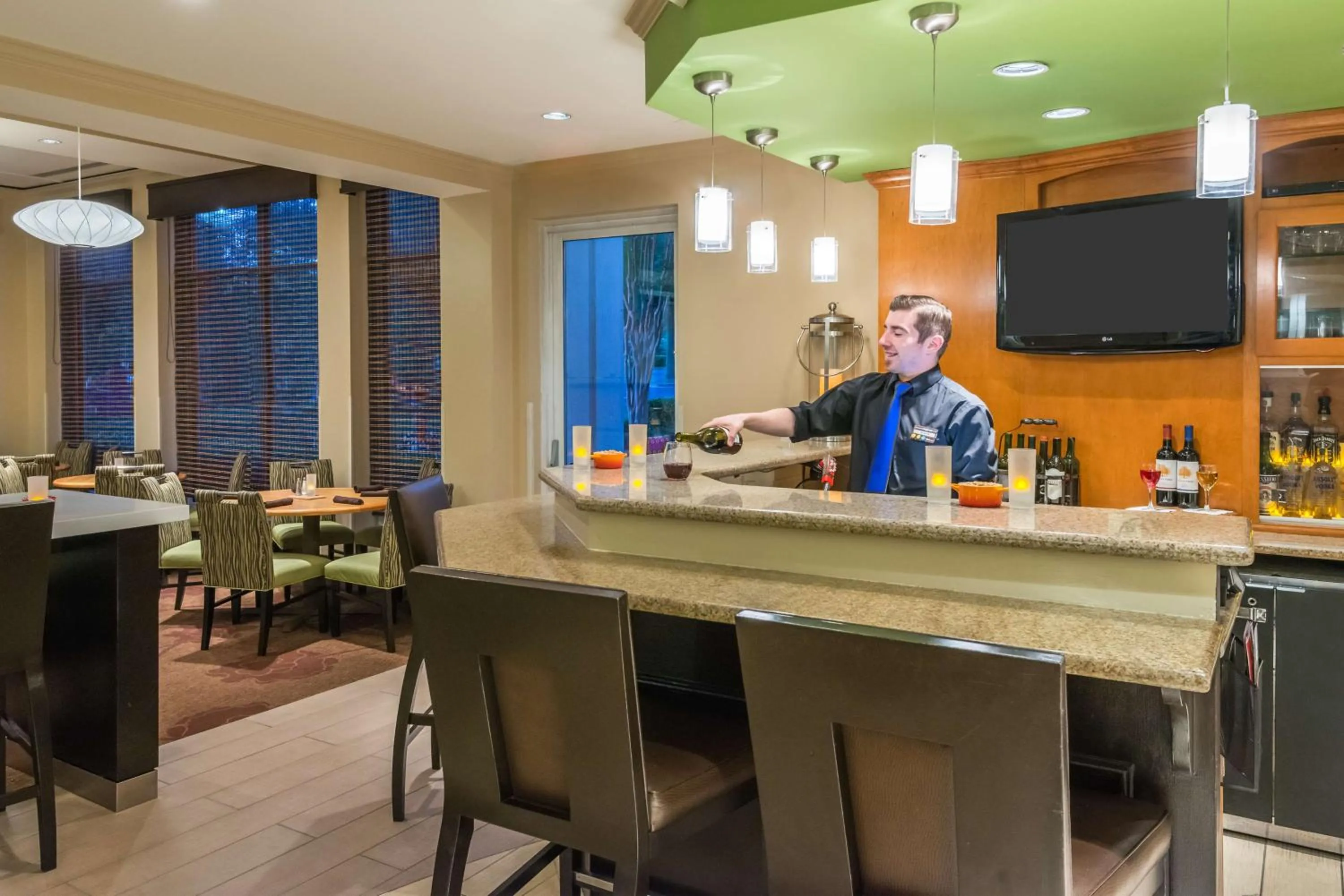 Lounge or bar in Hilton Garden Inn Atlanta North/Alpharetta