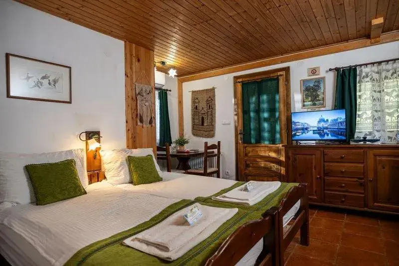 Budget Twin Room in Pristava Lepena Village Budget Twin Room in Pristava Lepena Village