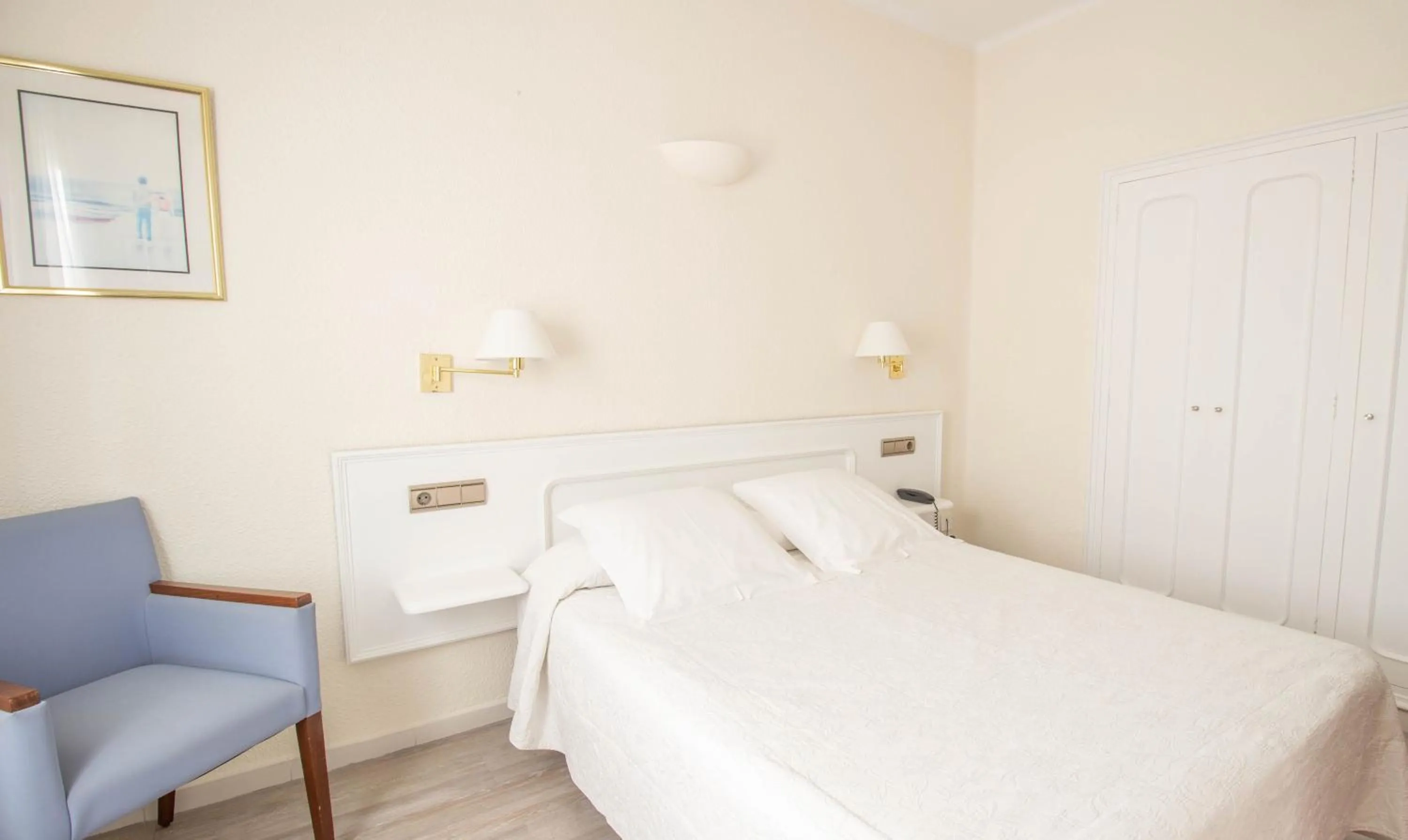 Bed in Hotel Llafranch