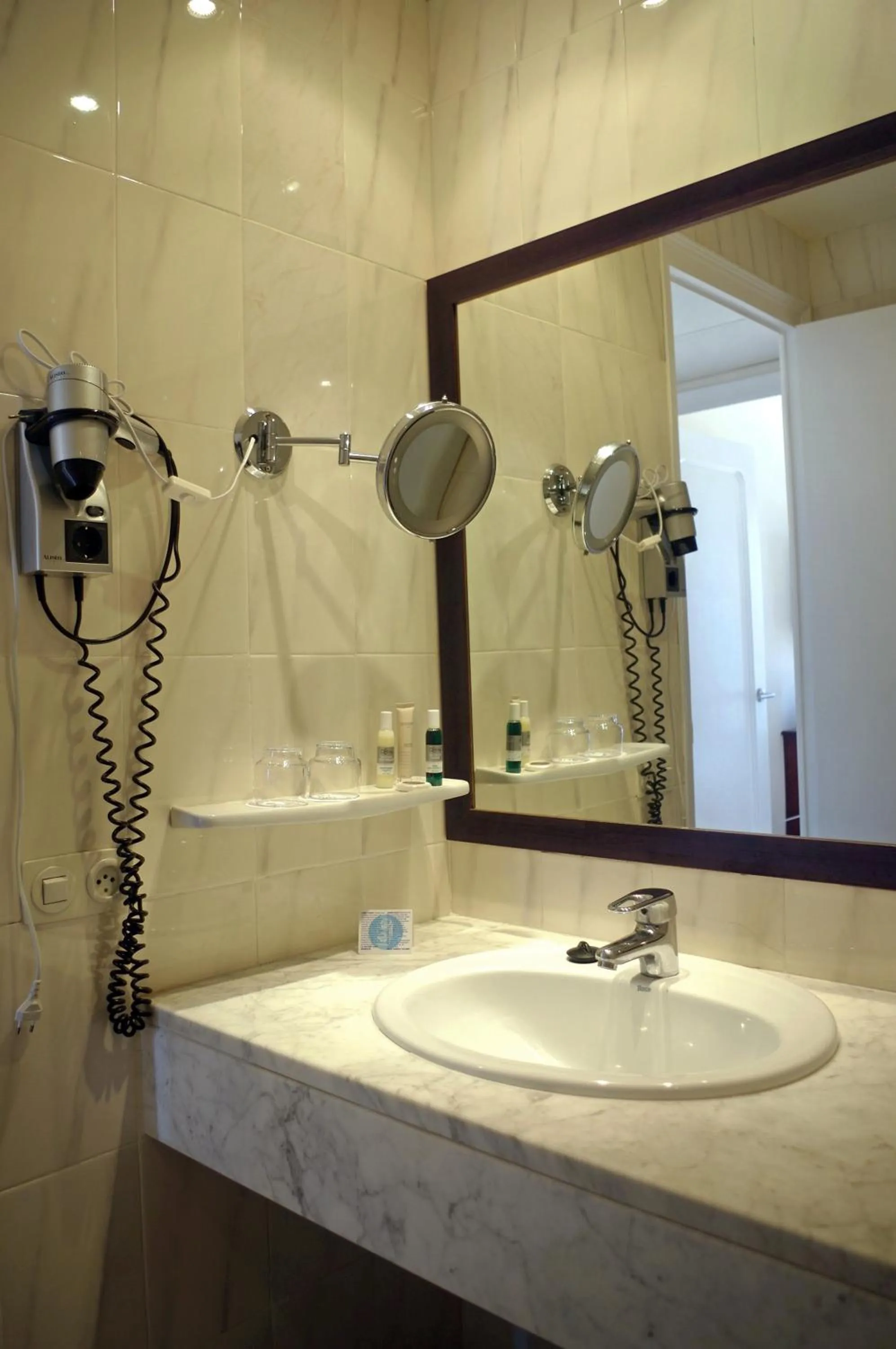 Toilet in Hotel Llafranch