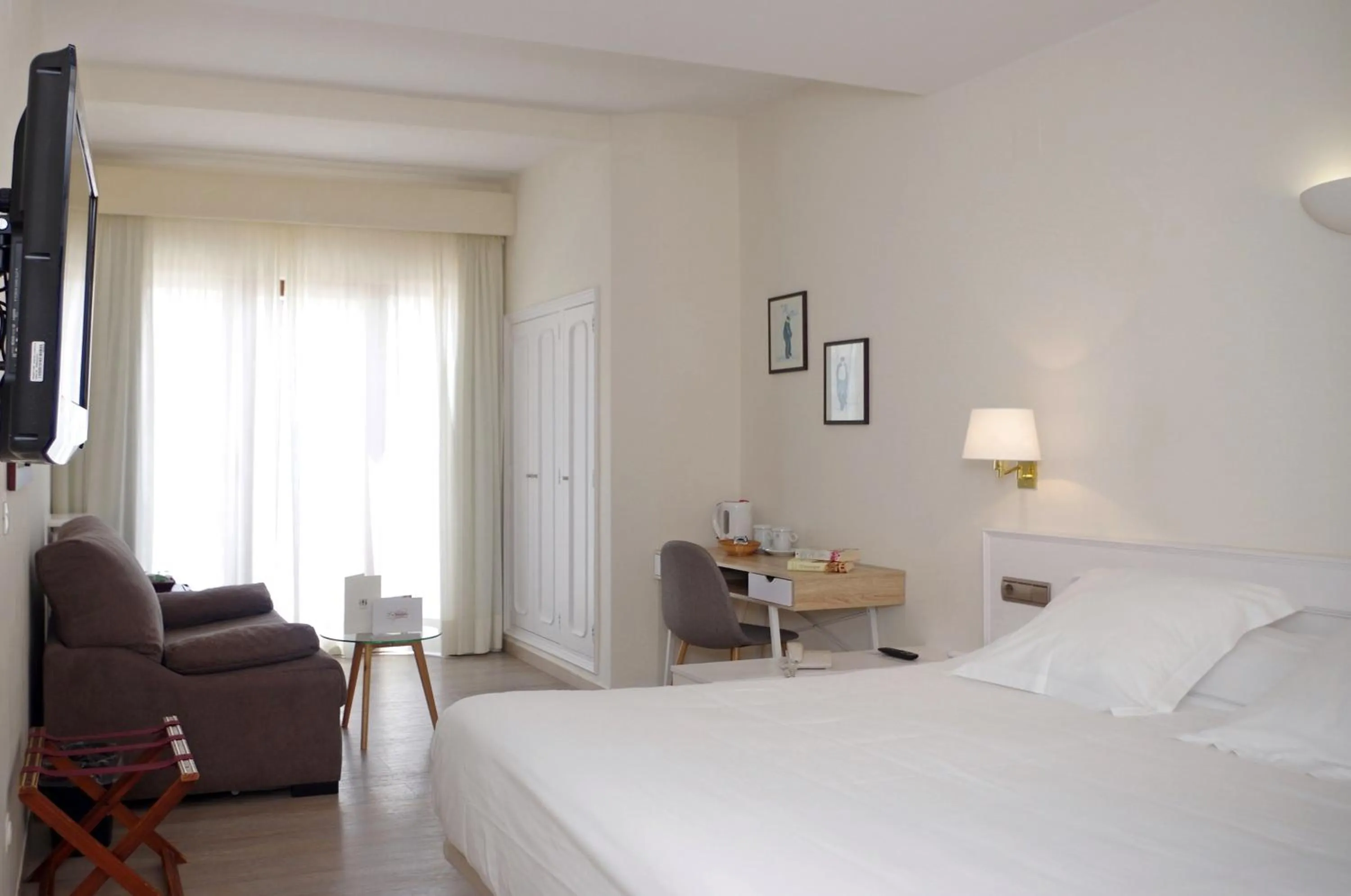 Decorative detail, Bed in Hotel Llafranch