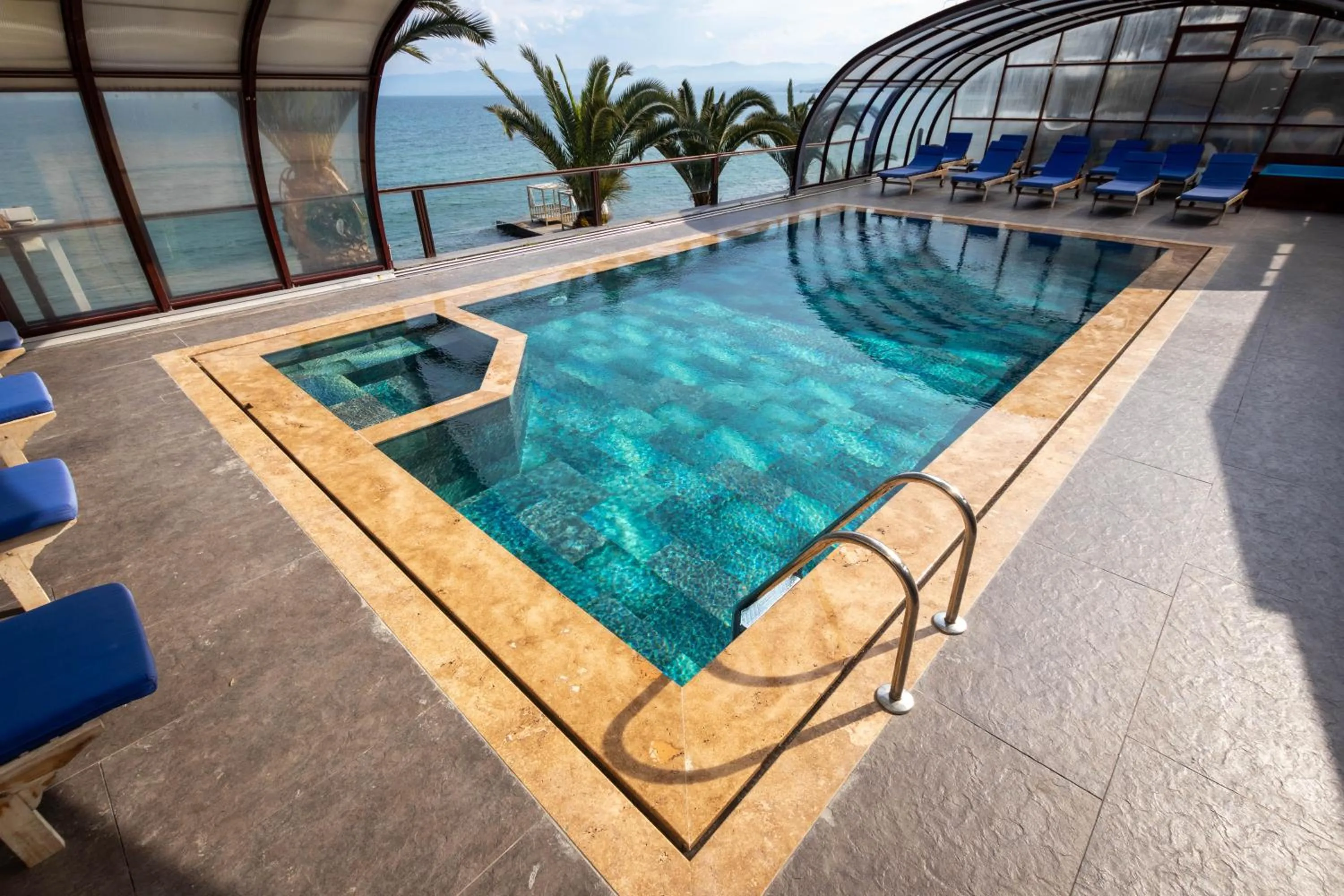 Swimming pool in Sinop Antik Otel