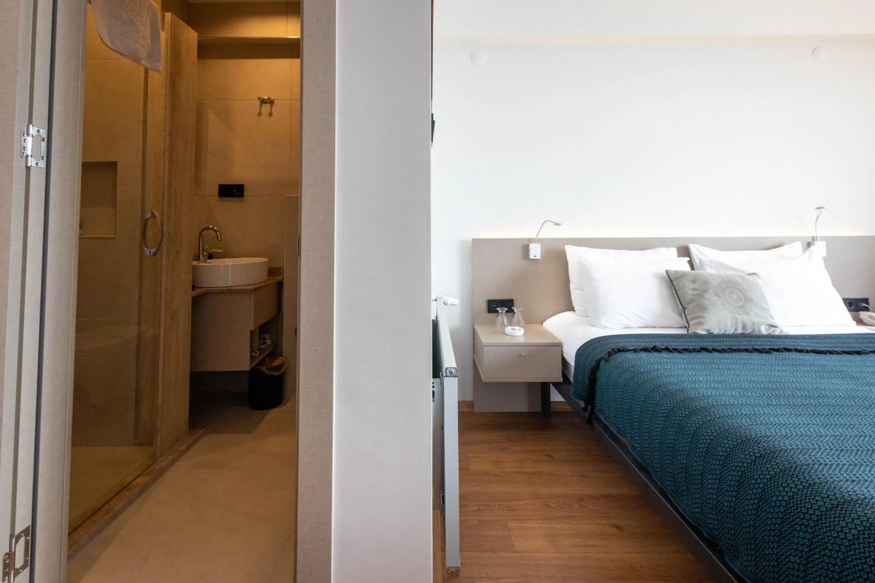 Bathroom, Bed in Sinop Antik Otel