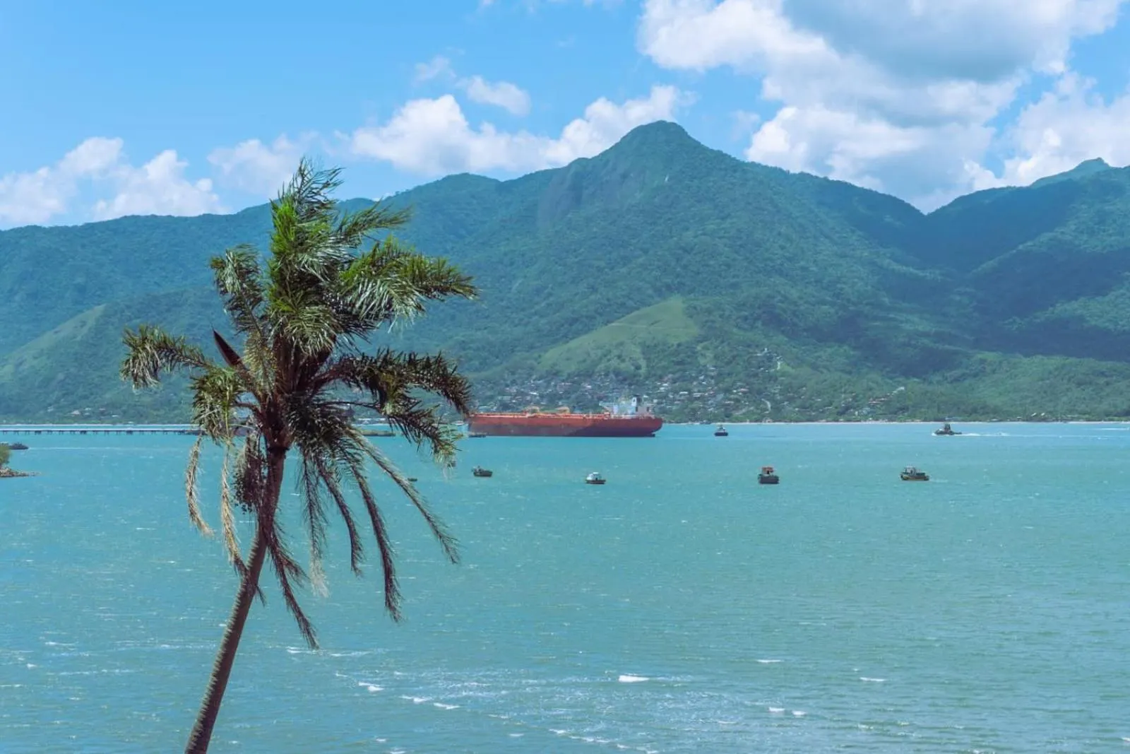 Mountain view in Pousada Sol do Araçá