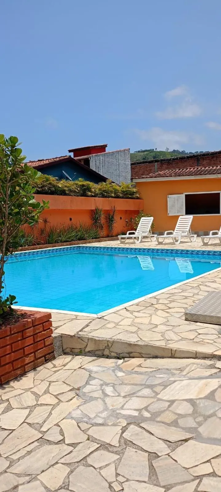 Swimming pool in Pousada Sol do Araçá