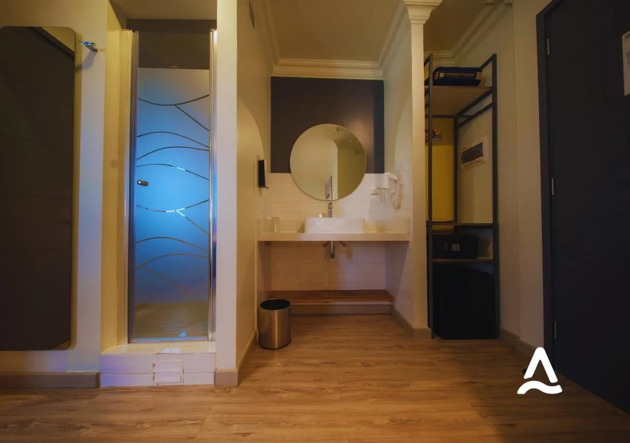 Photo of the whole room, Bed in Almasur Express Punta Arenas