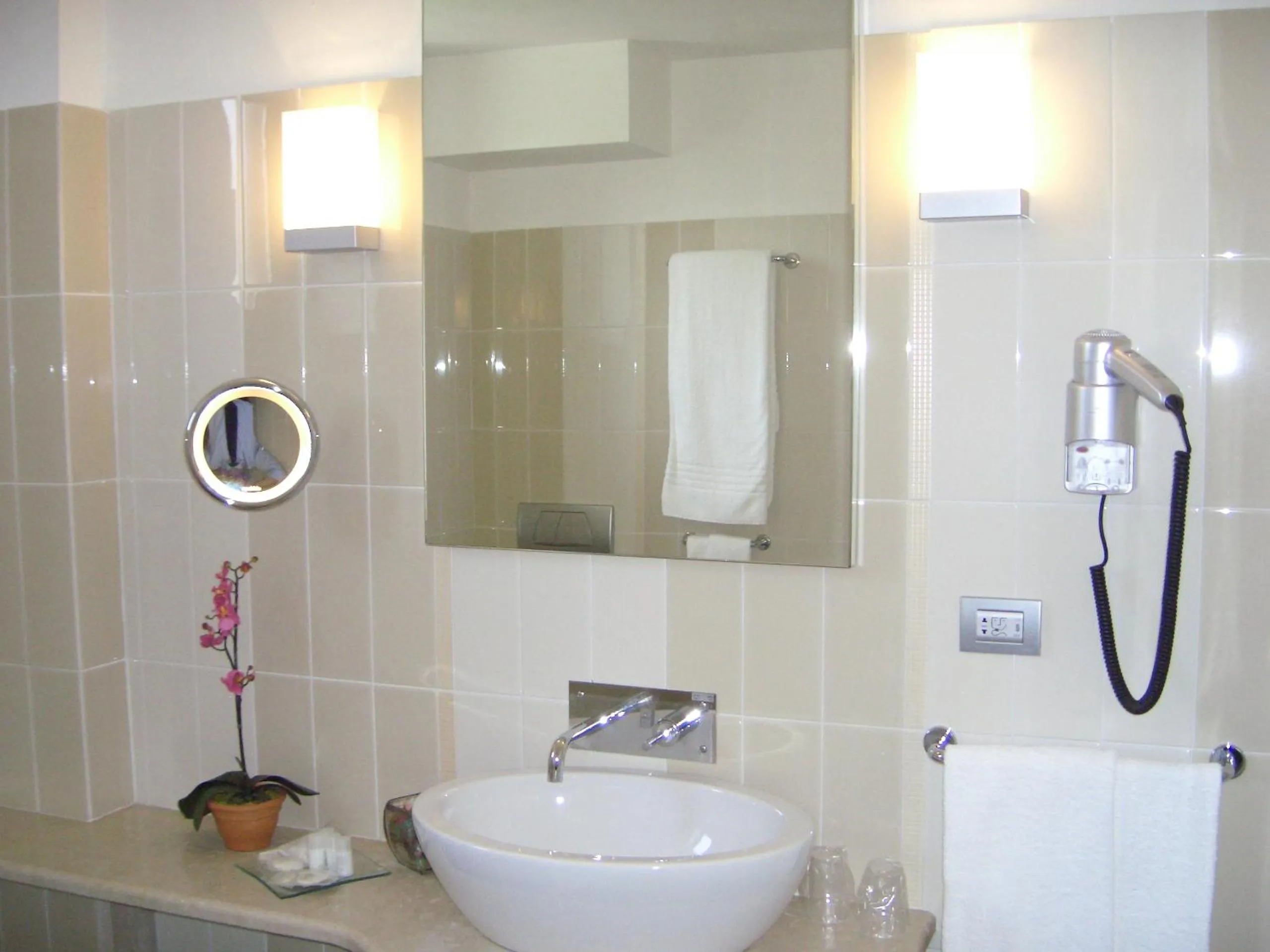 Bathroom in Hotel Langhe & Monferrato