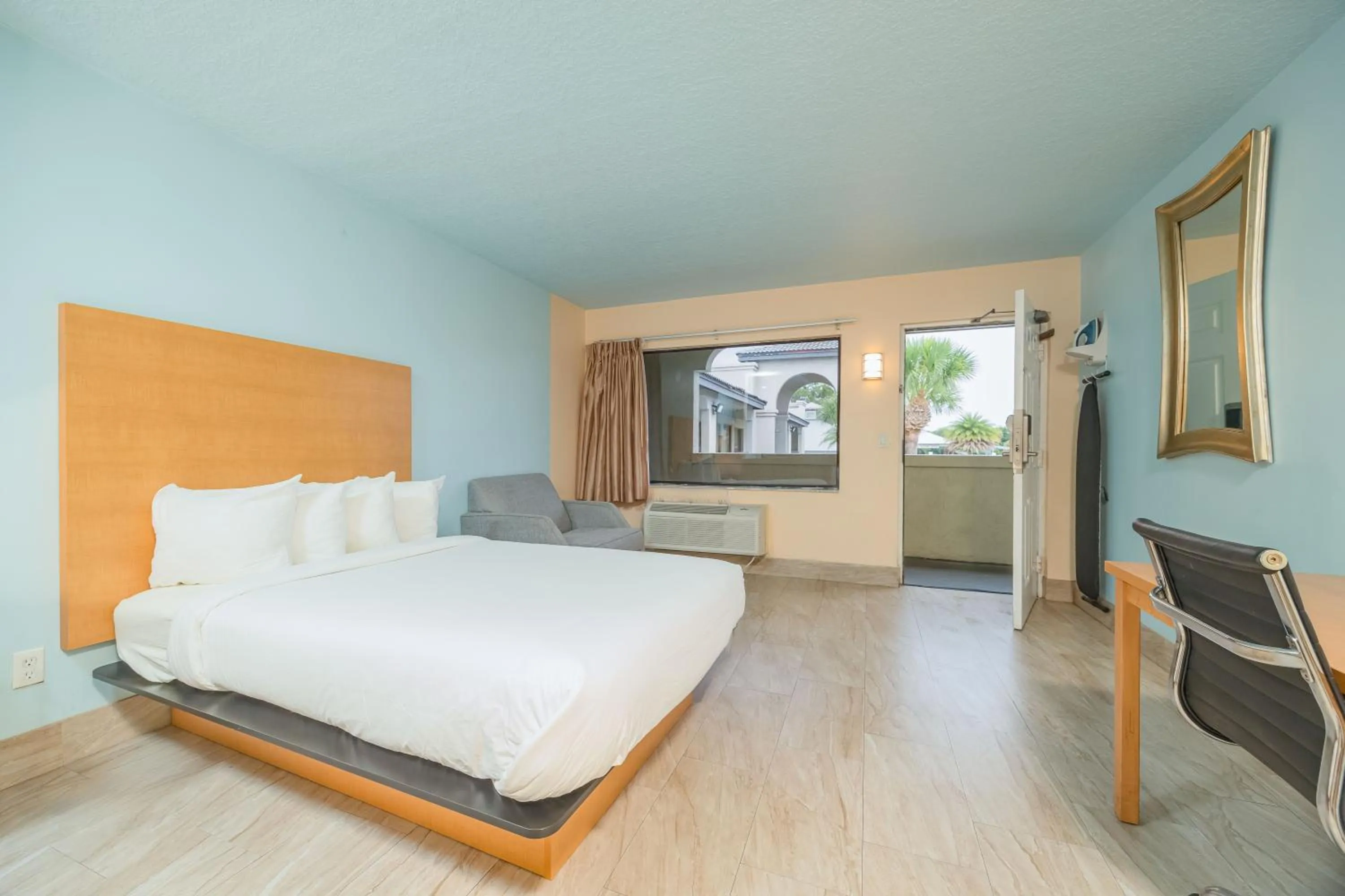 Bed in The Ponce St. Augustine Hotel