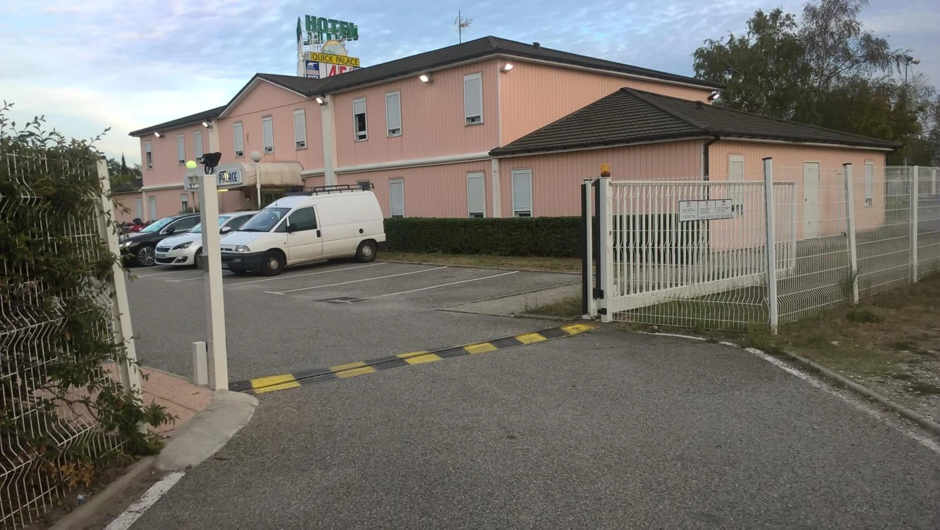 Facade/entrance in Hôtel Quick Palace Valence Nord