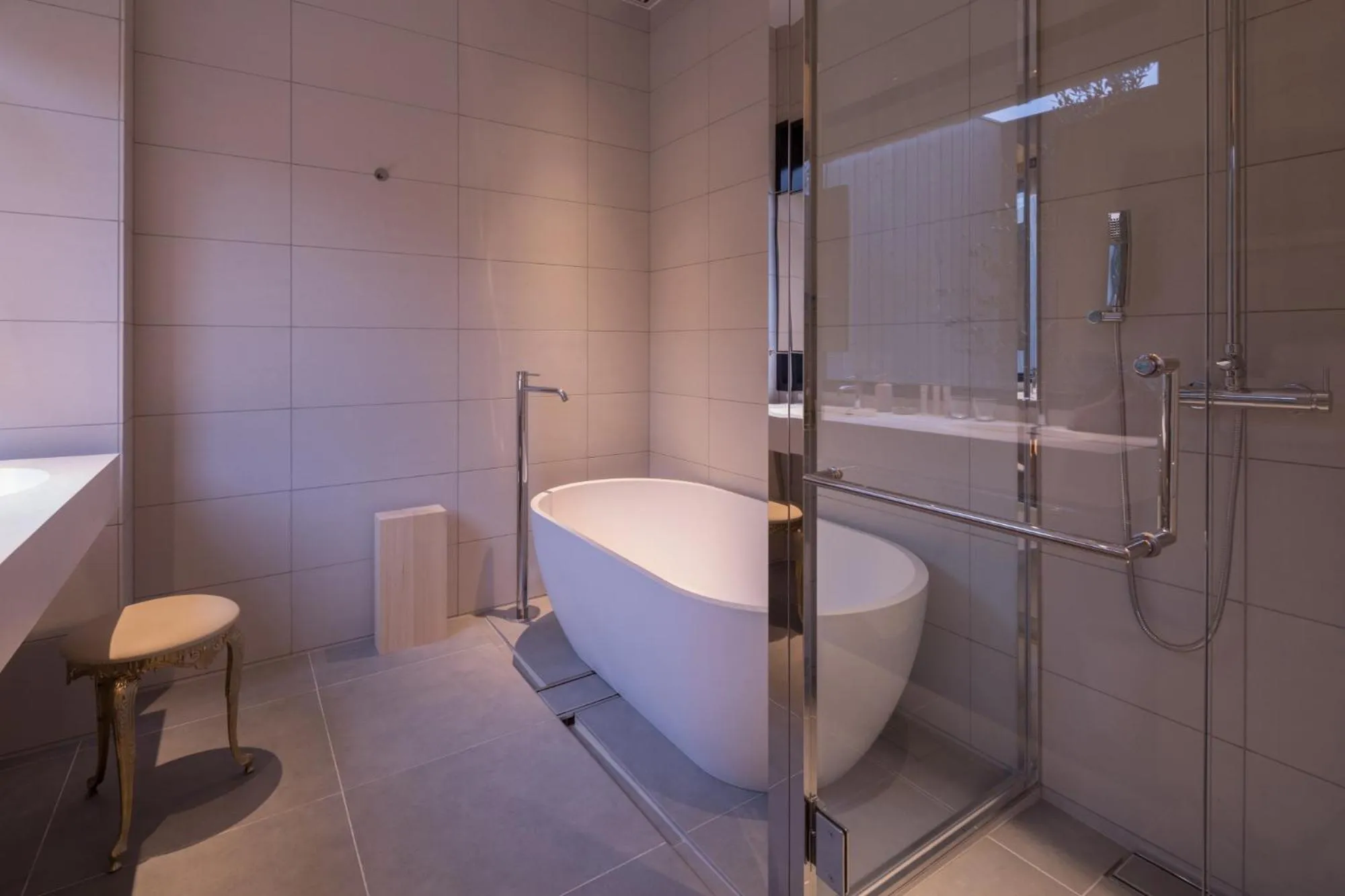 Swimming pool in Solest Takachiho Hotel