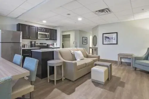 Two-Bedroom Suite in Cherry Tree Inn & Suites Two-Bedroom Suite in Cherry Tree Inn & Suites