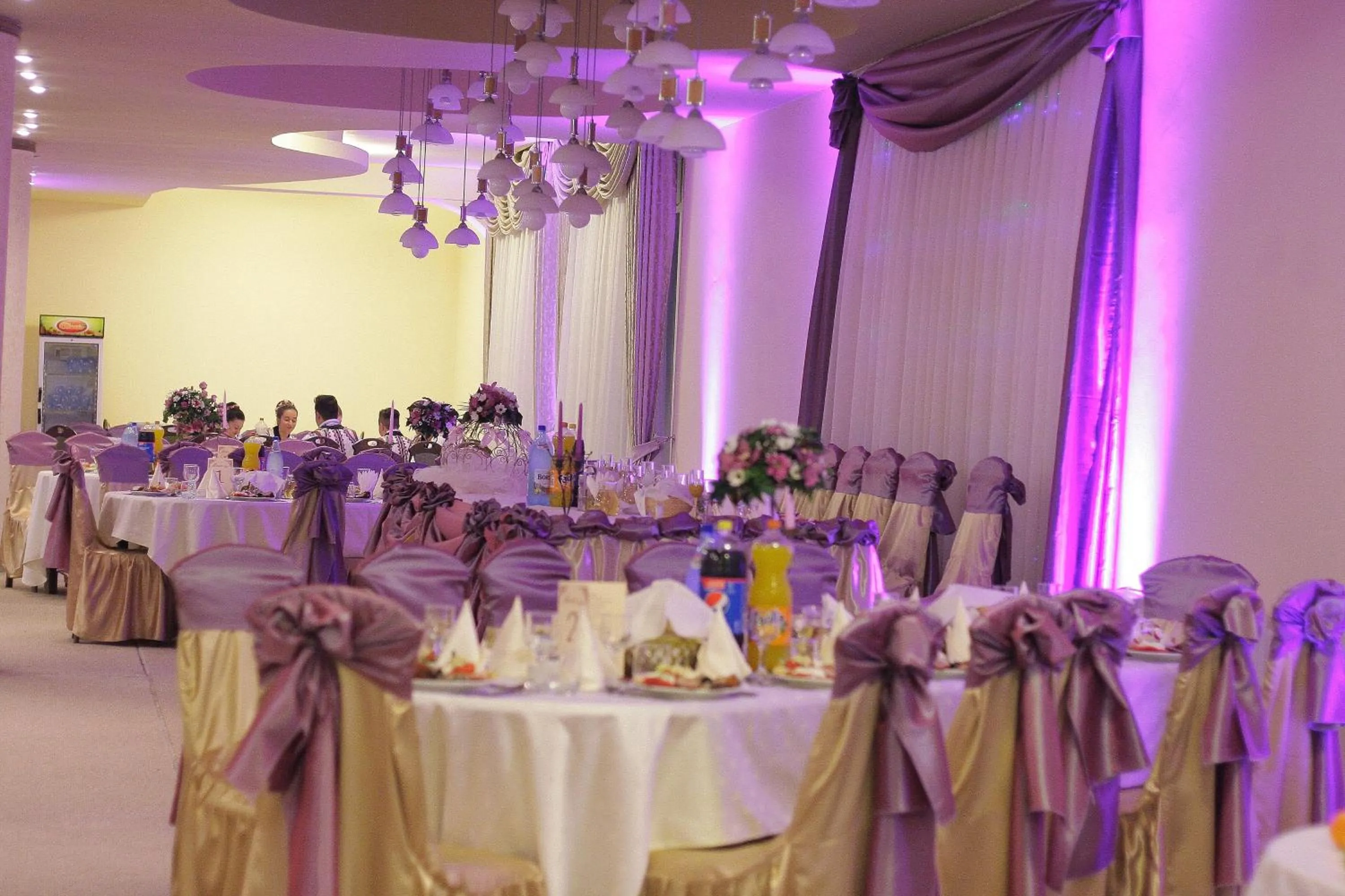 Restaurant/places to eat in Hotel Class