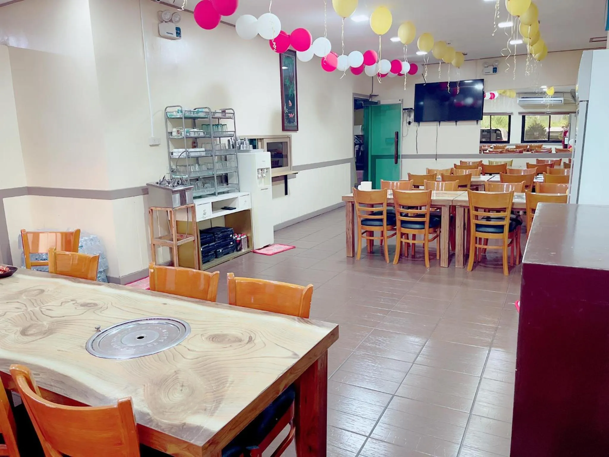 Restaurant/places to eat in Jun and Helen Hotel and Restaurant