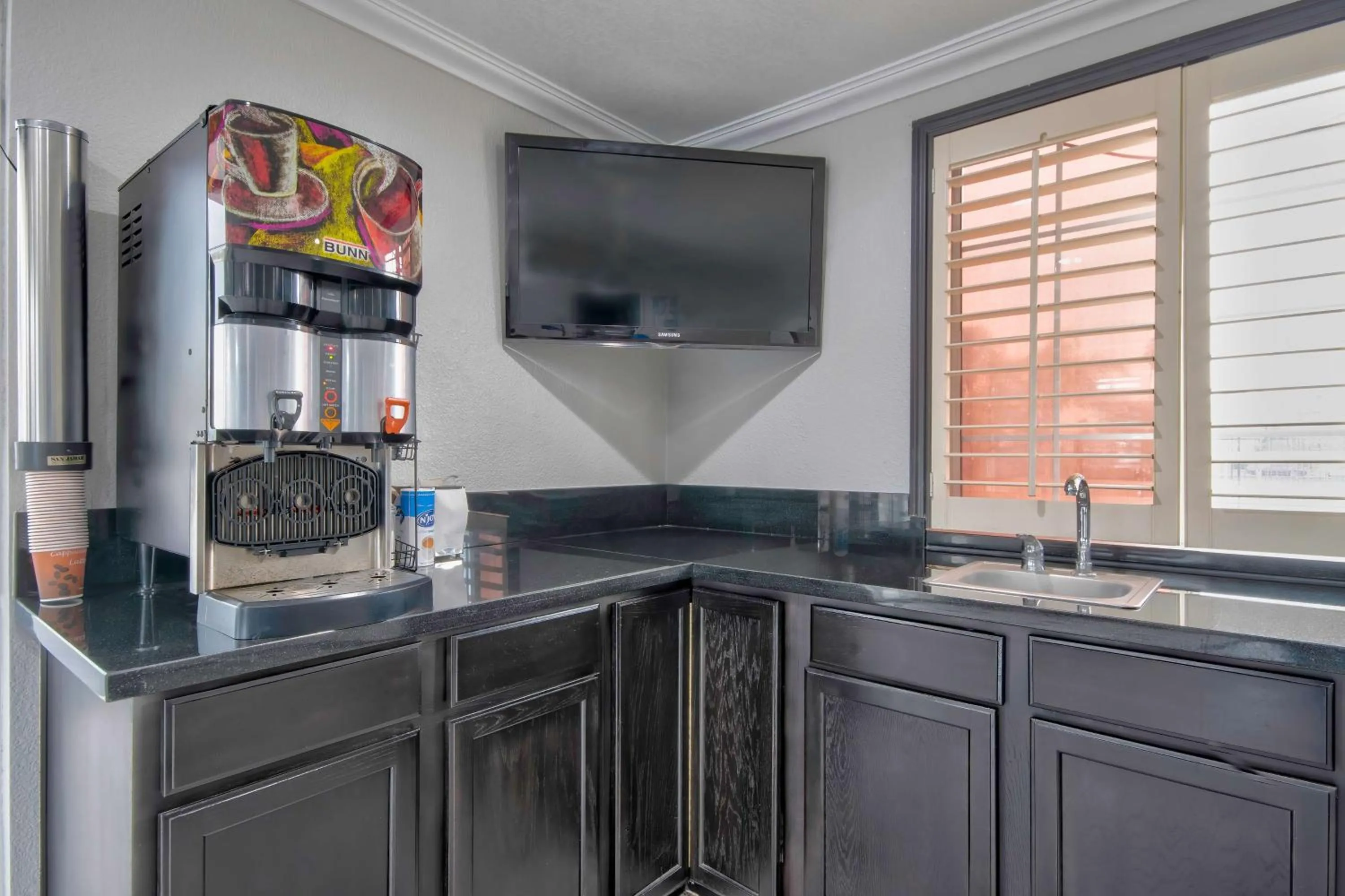 Property building in Studio 6 Suites San Bernardino, CA