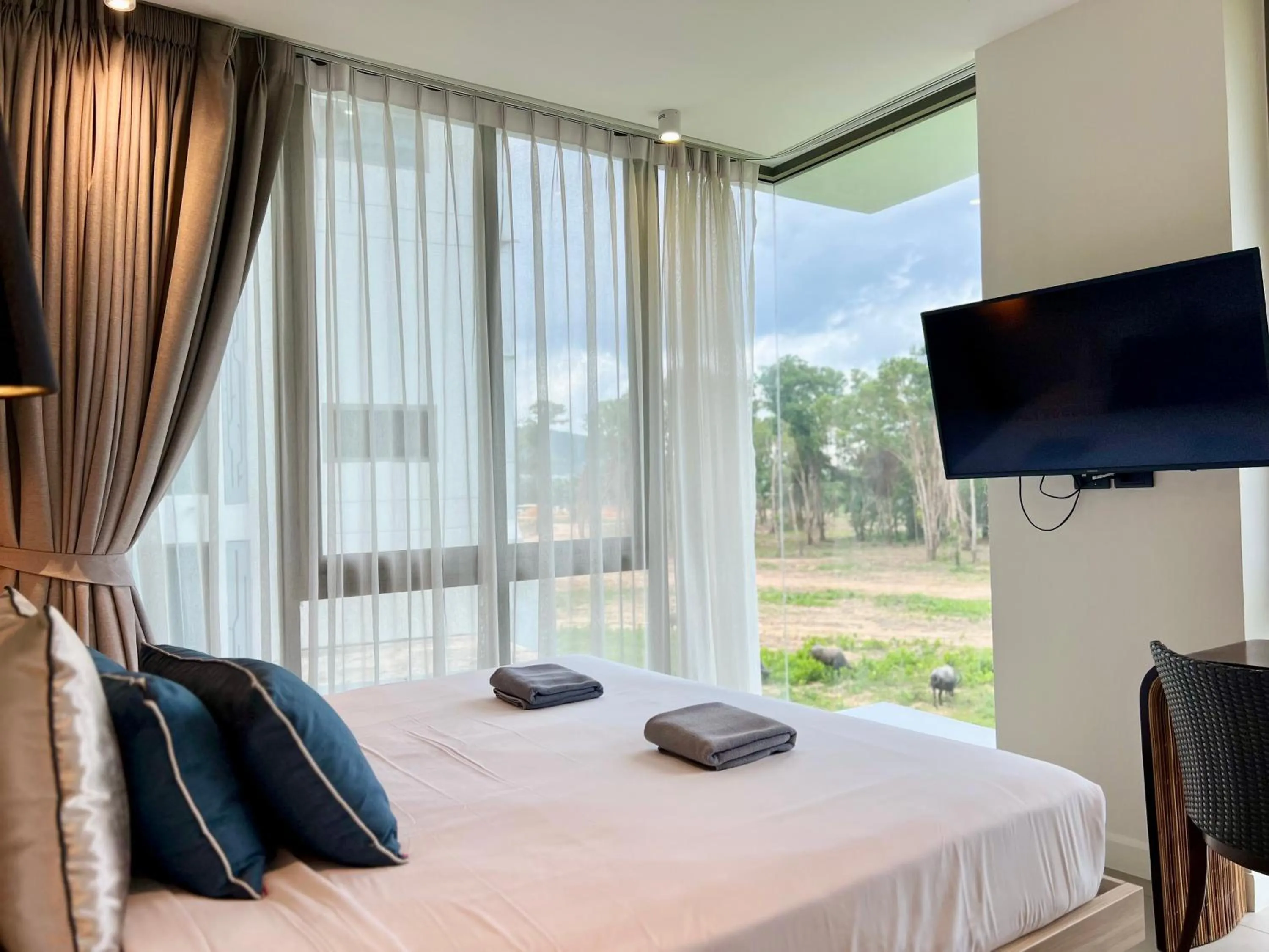 Bedroom, Bed in Oceanstone by RESAVA