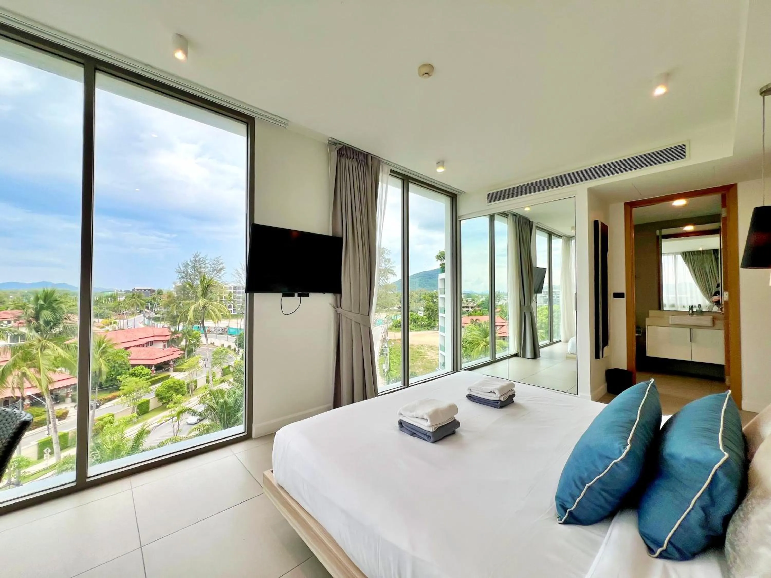 Bedroom, Bed in Oceanstone by RESAVA