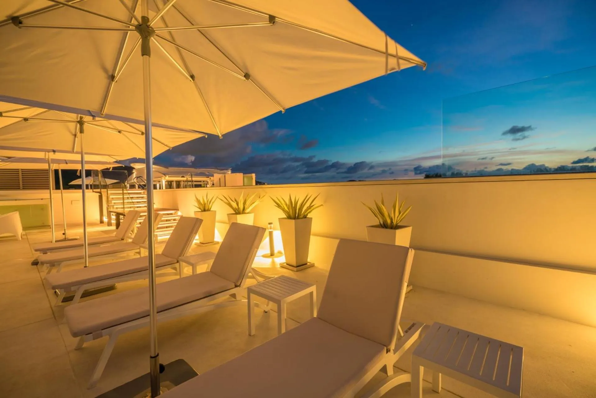 Swimming pool in Oceanstone by Resava