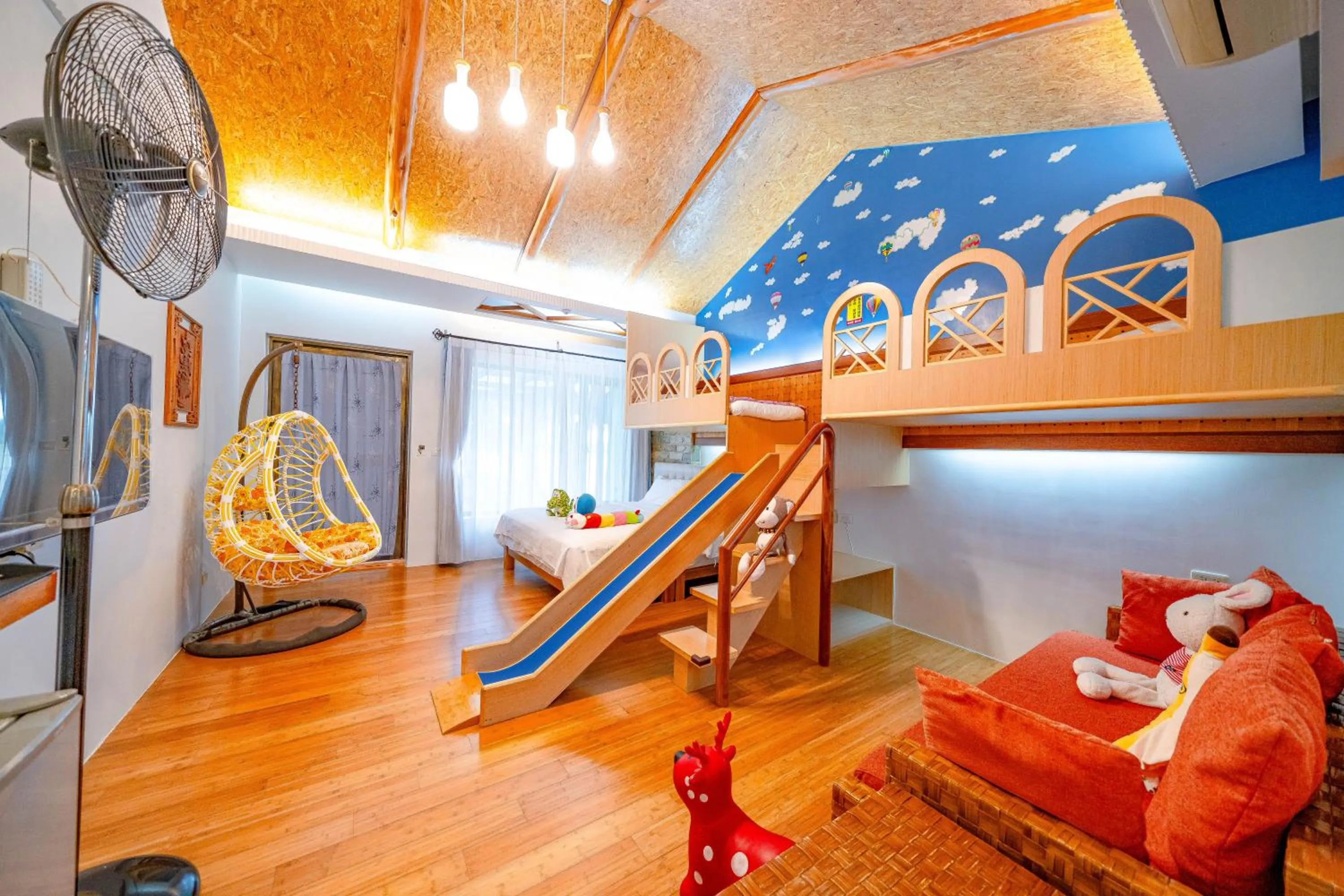 Bed in Rainbow Garden B&B