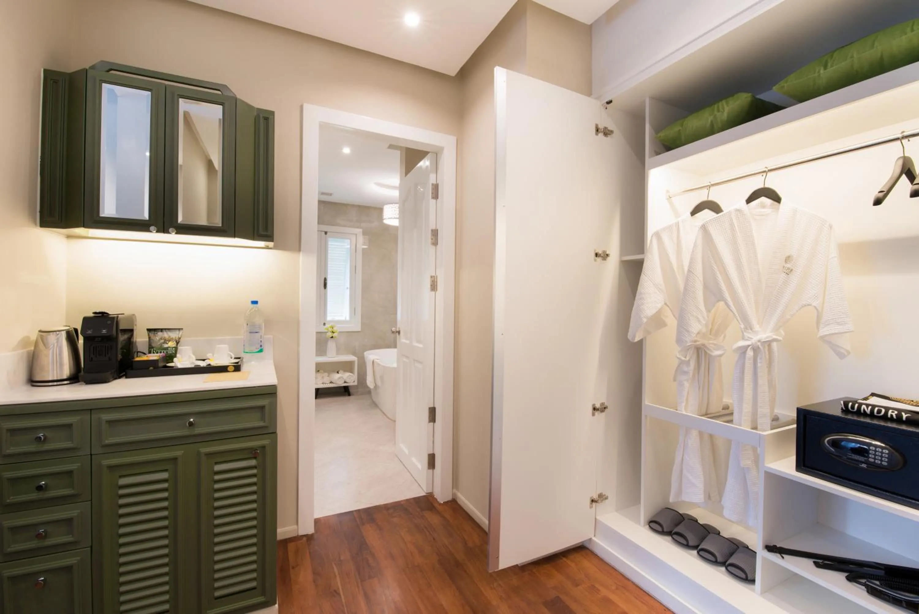 Coffee/tea facilities in Memoire Palace Resort & Spa