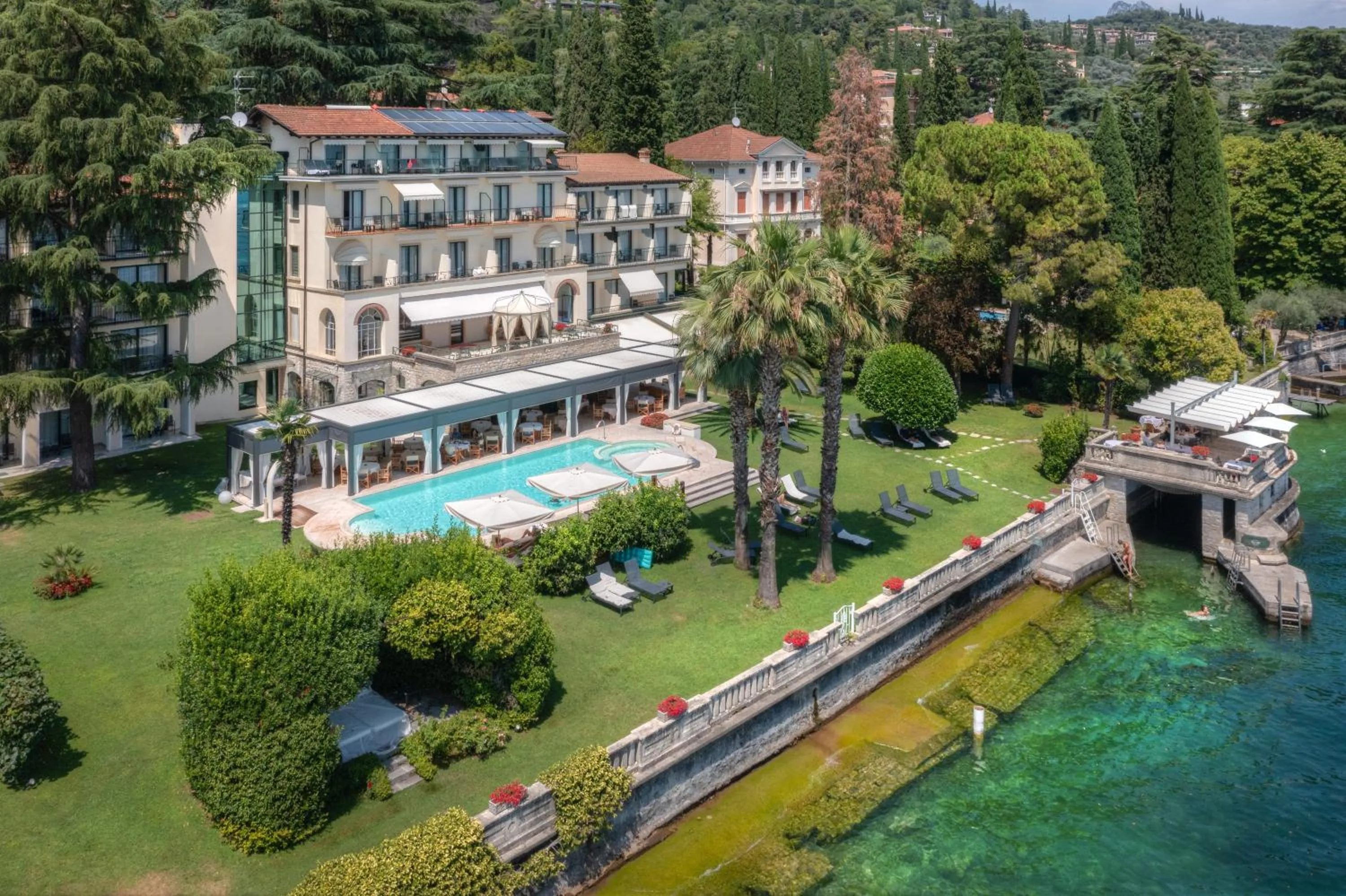 Property building in Hotel Villa Capri