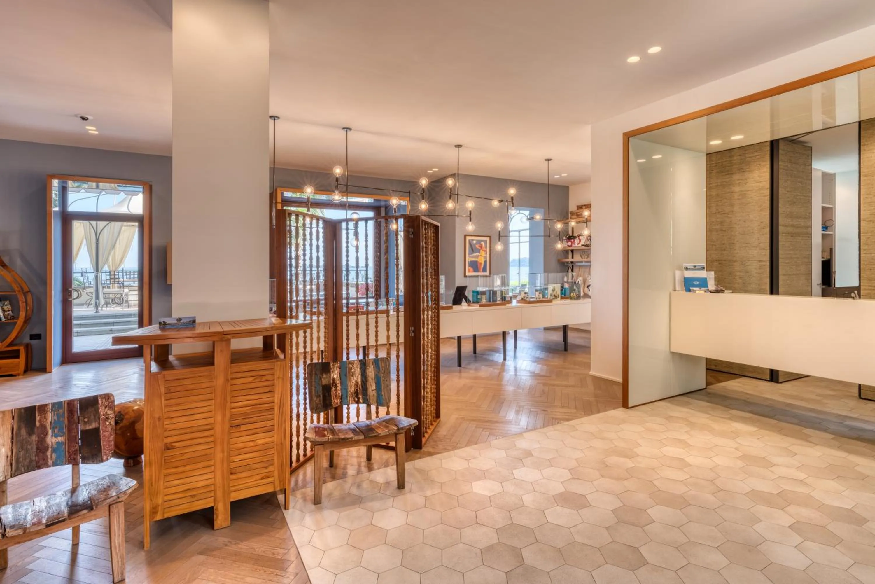 Communal lounge/ TV room in Hotel Villa Capri