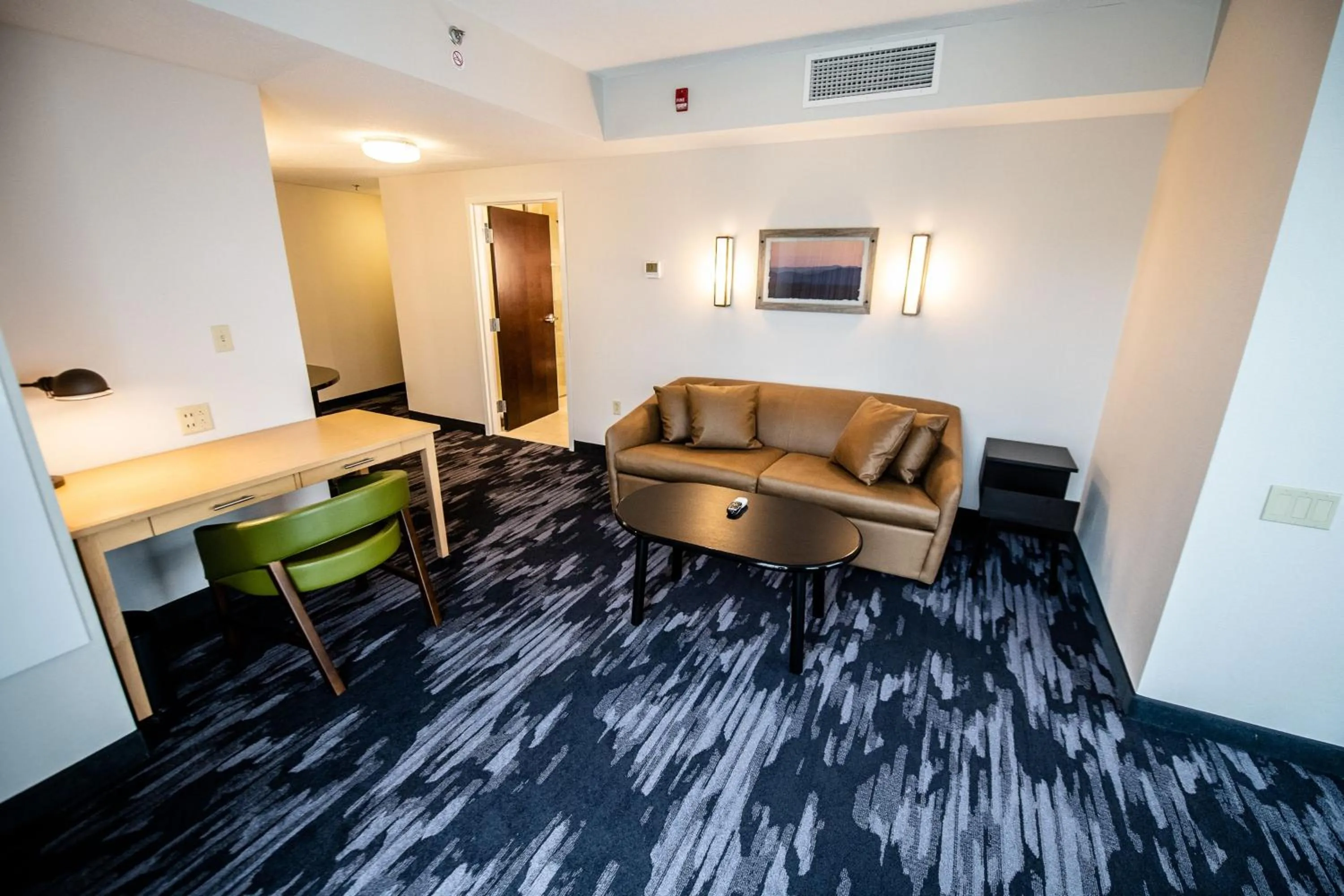 Living room in Fairfield by Marriott Inn & Suites Washington Casino Area
