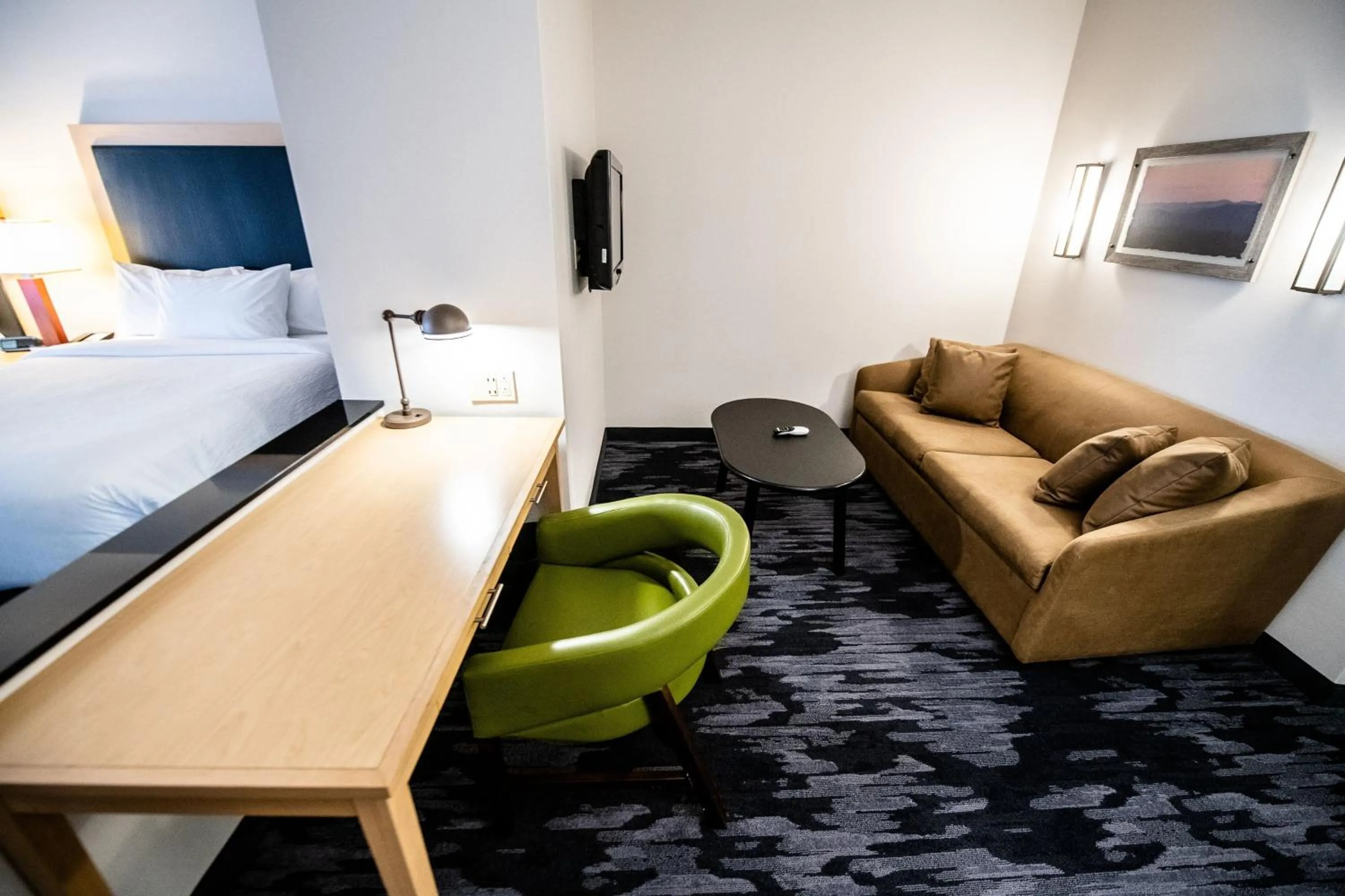 Living room in Fairfield by Marriott Inn & Suites Washington Casino Area