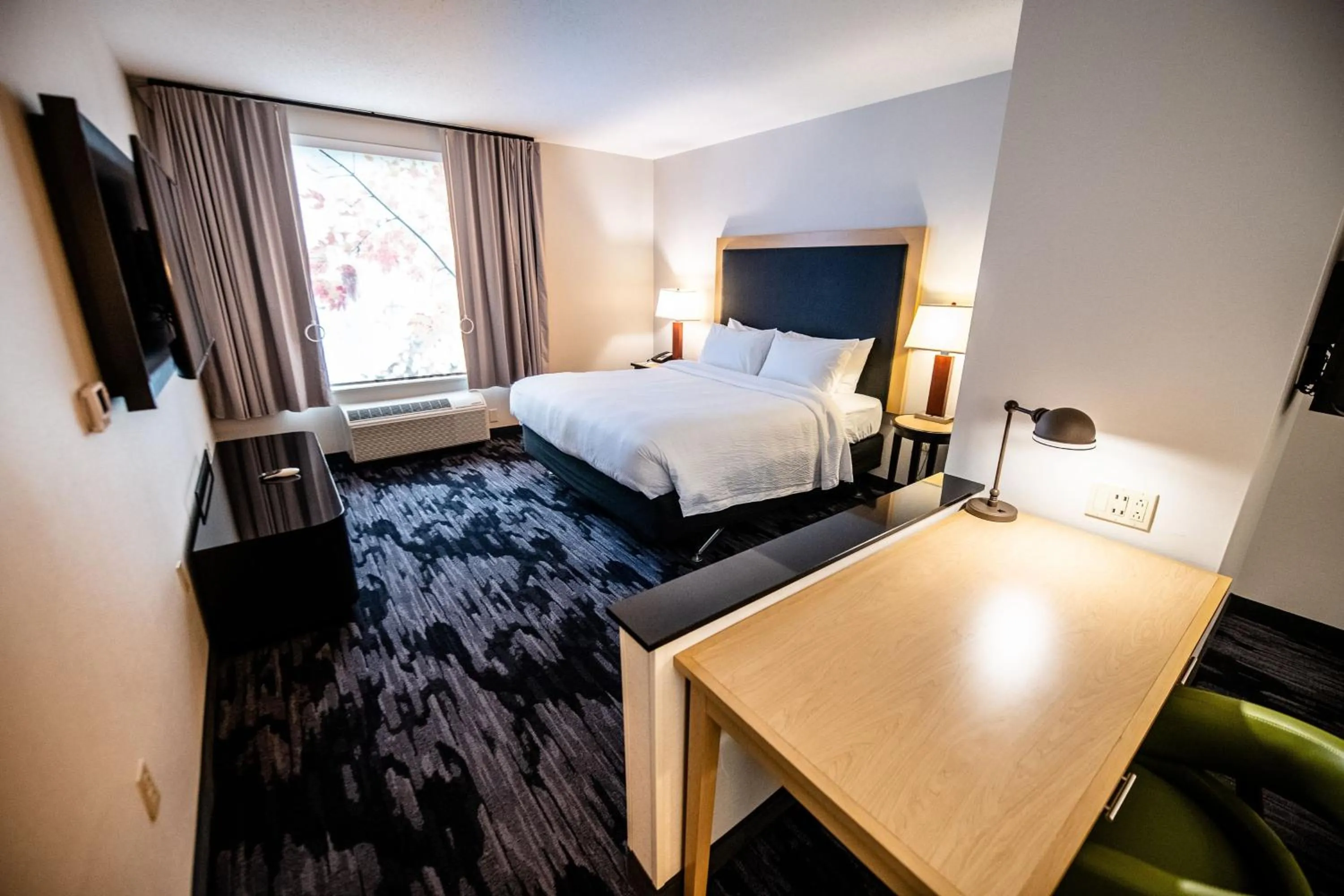 Photo of the whole room, Bed in Fairfield by Marriott Inn & Suites Washington Casino Area