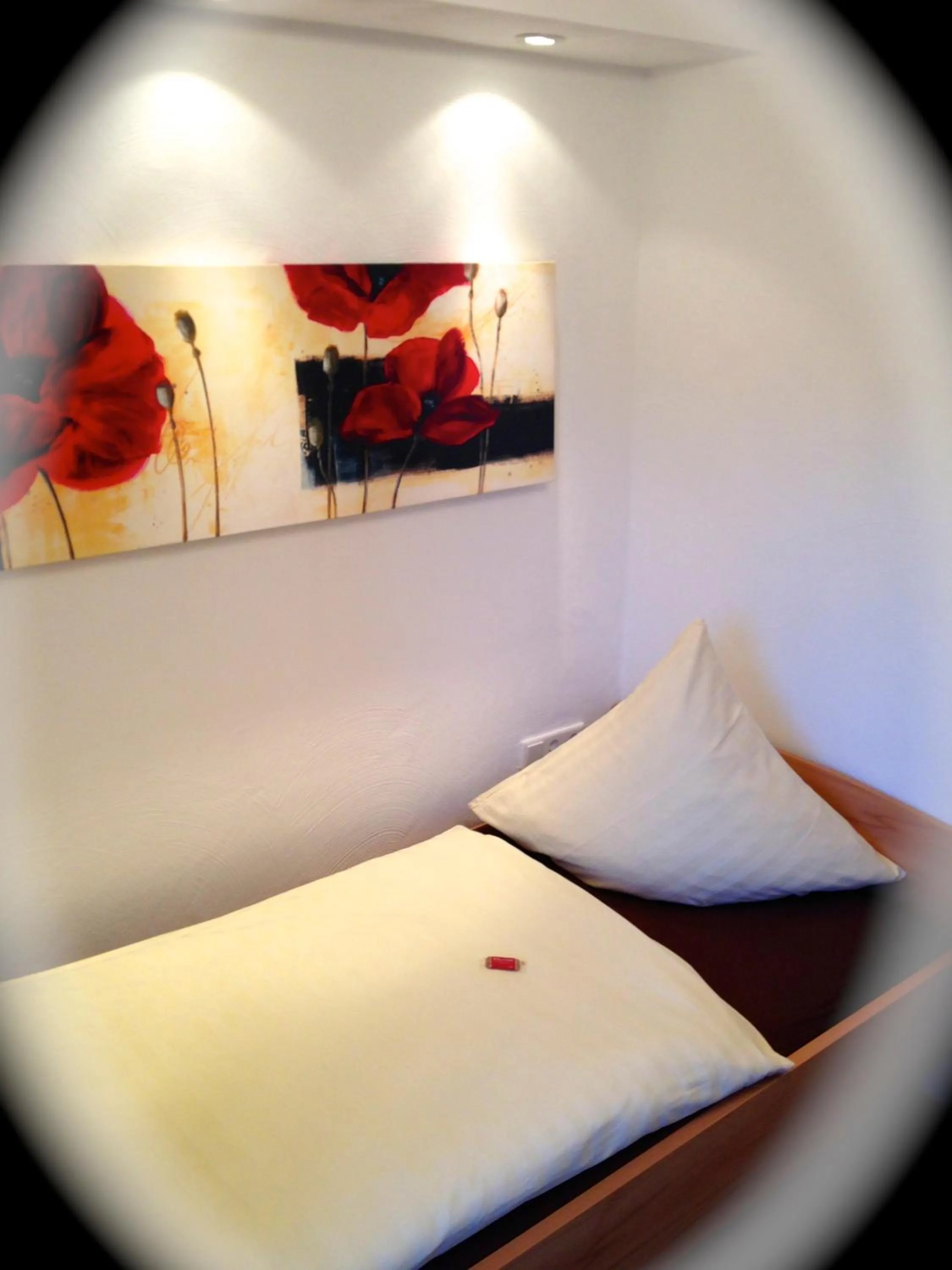 Bed in Hotel zur Wasserburg