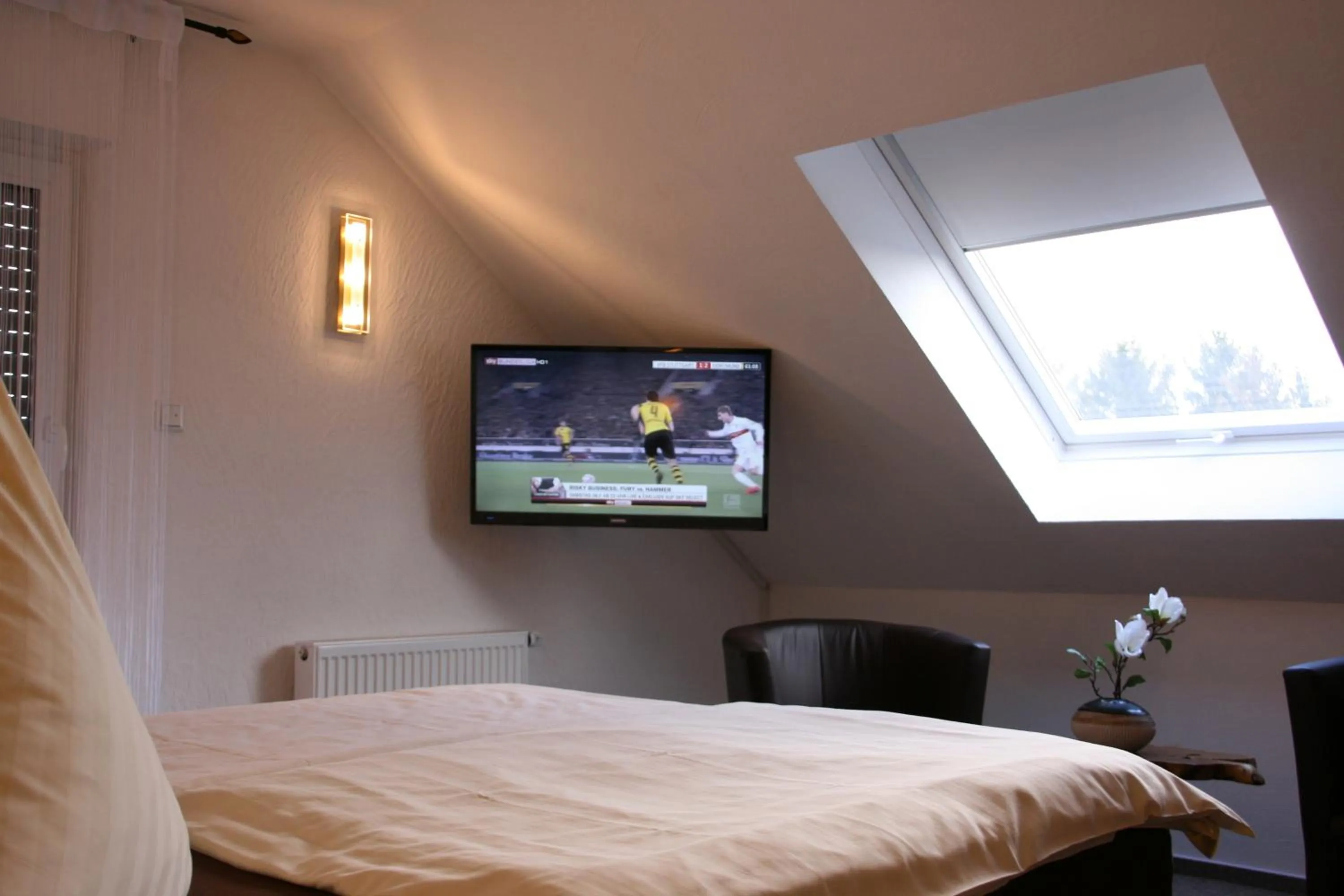 Photo of the whole room, Bed in Hotel zur Wasserburg