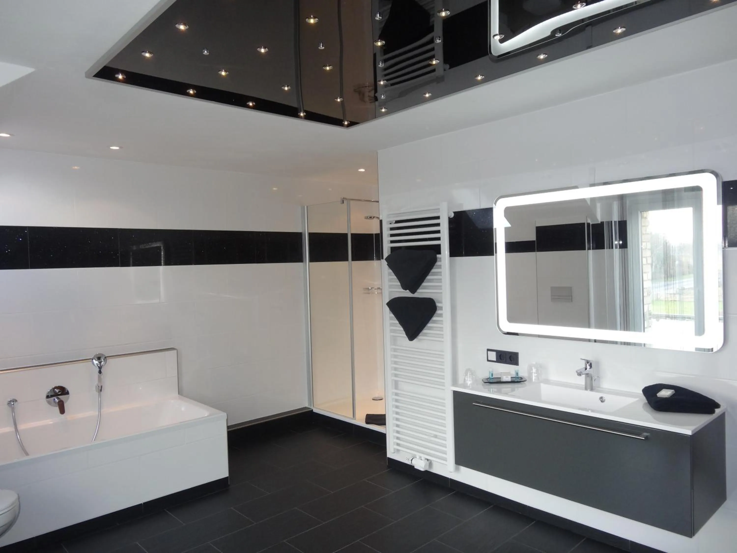 Bathroom in Hotel zur Wasserburg