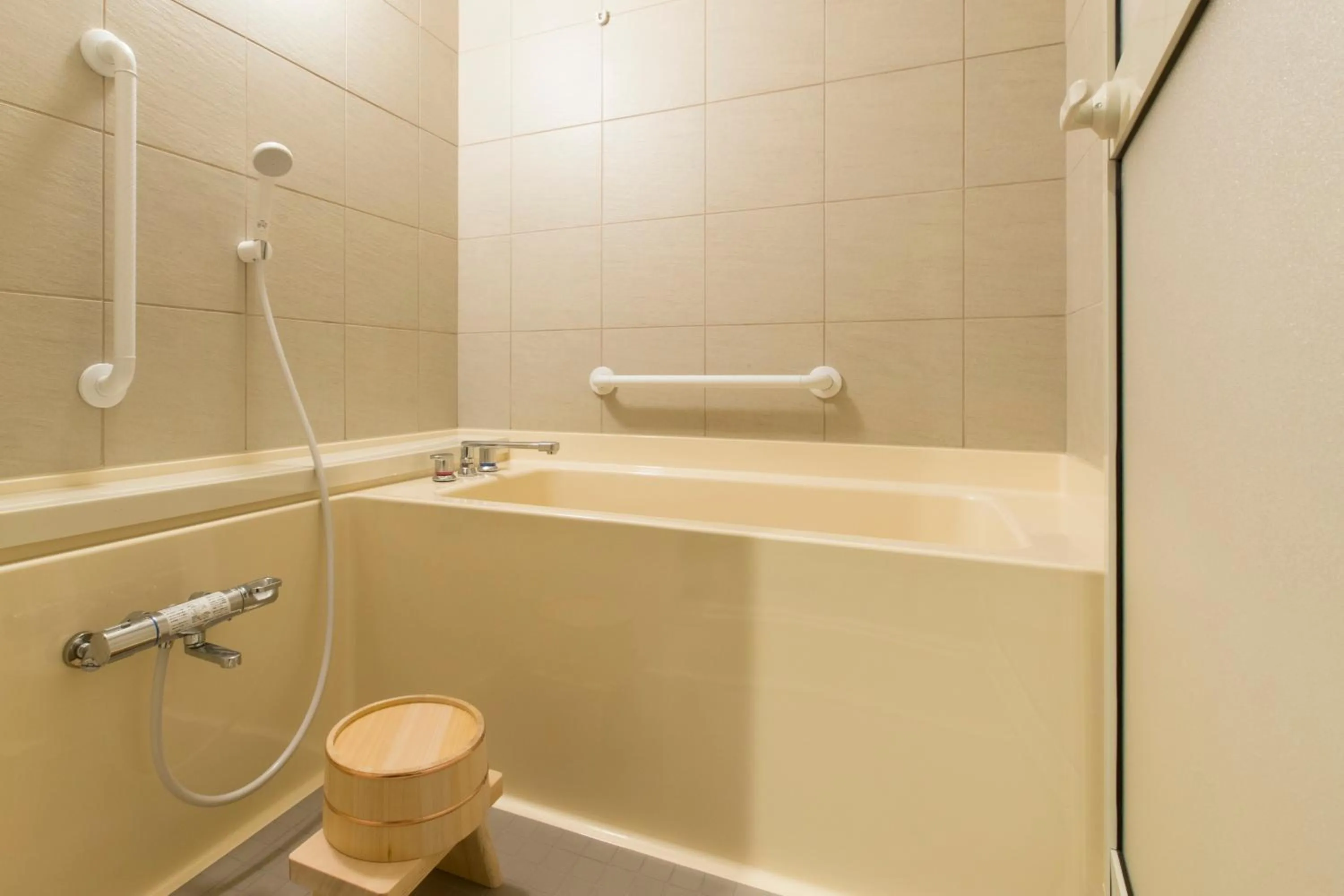 Hot Tub in MUSUBI HOTEL MACHIYA Haruyoshi