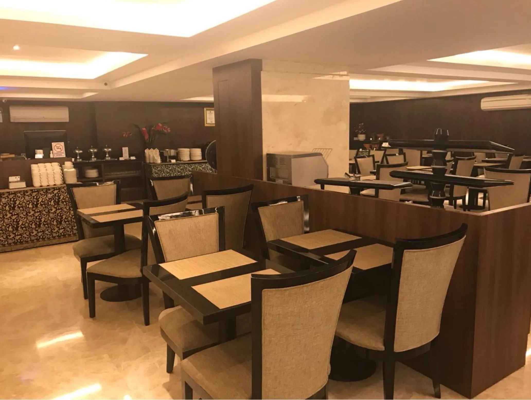 Restaurant/places to eat in Warhol Residence Semarang Simpang Lima