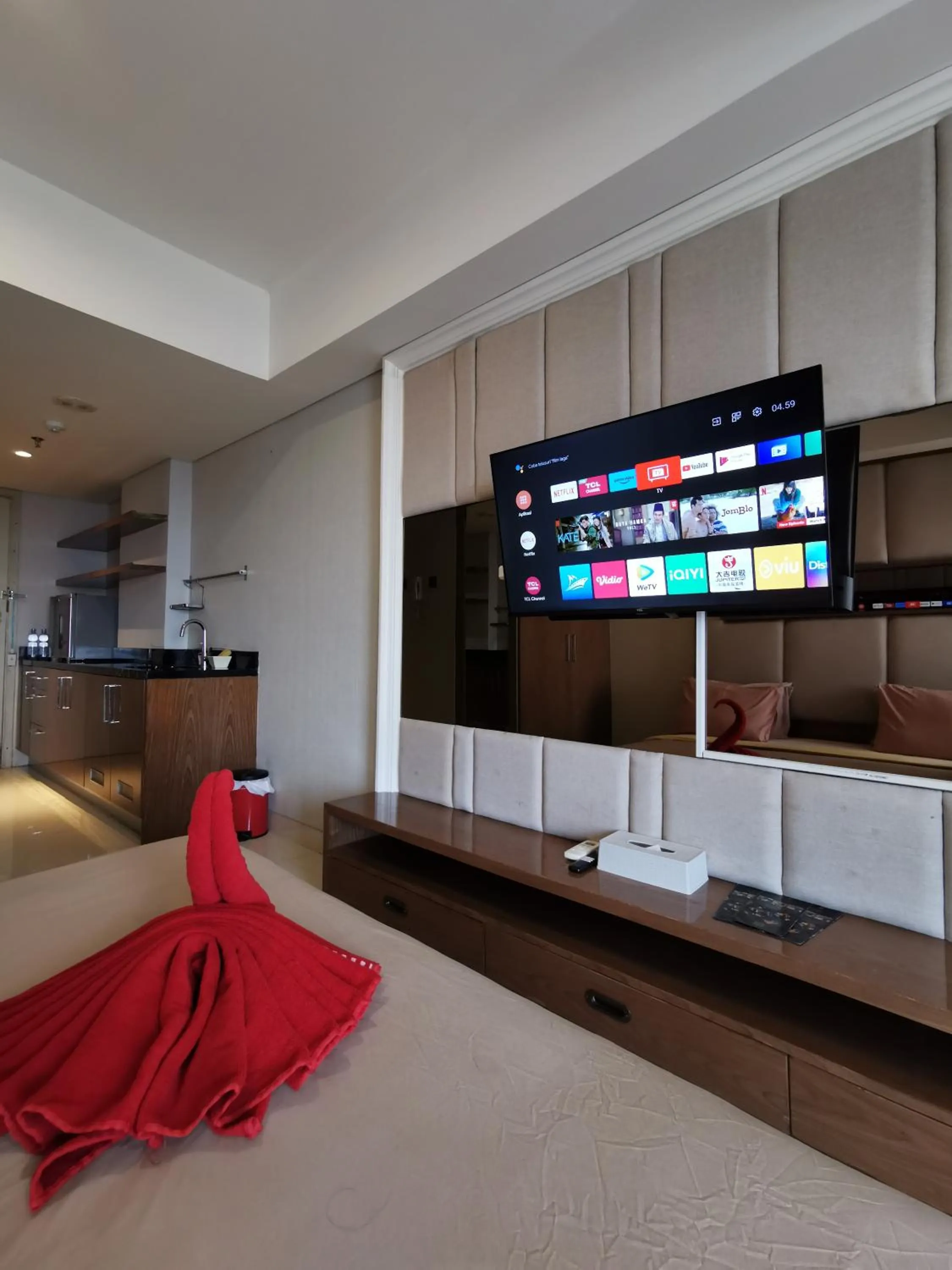 TV and multimedia in Warhol Residence Semarang Simpang Lima