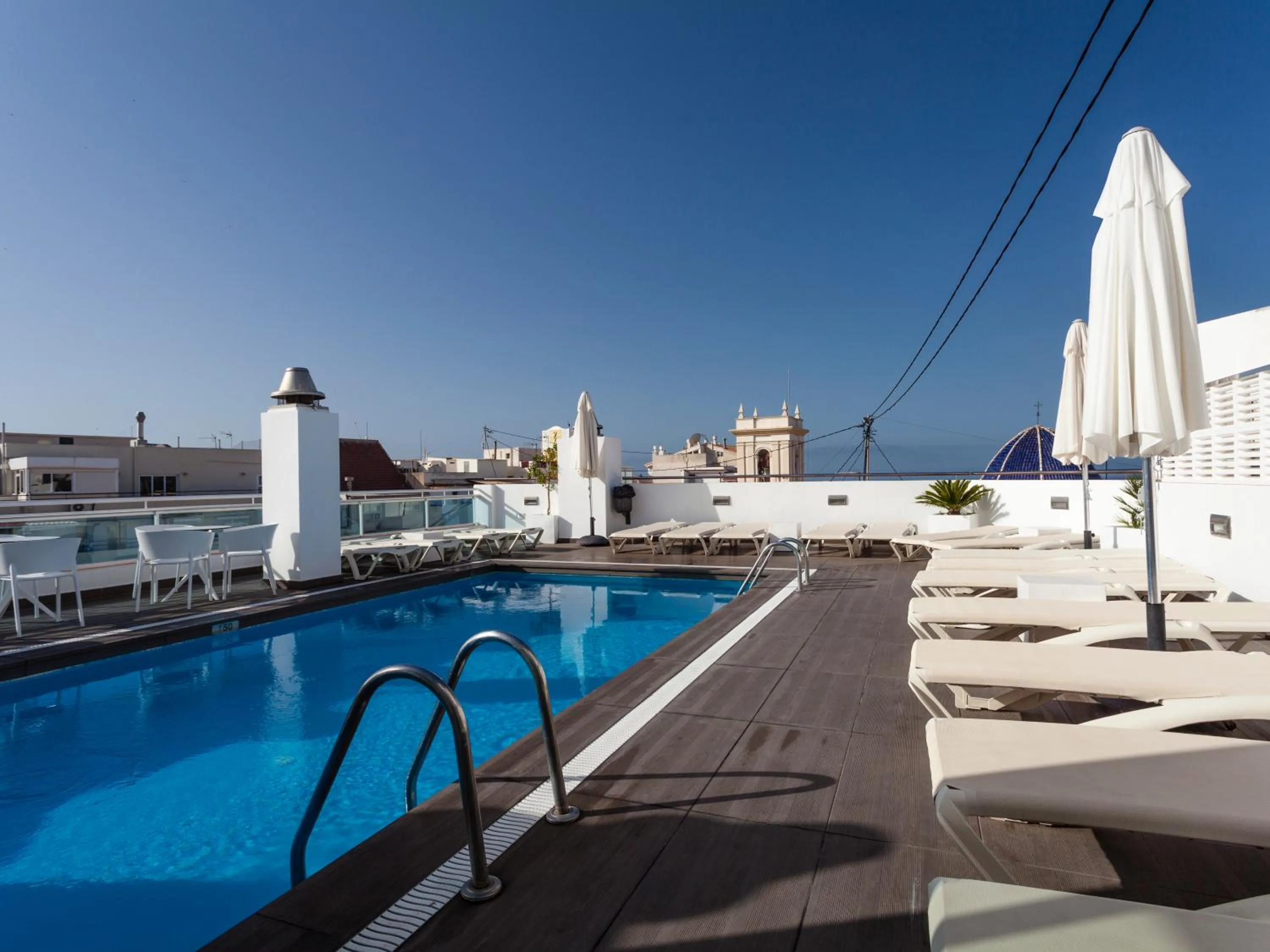 Swimming pool in Hotel Centro Mar