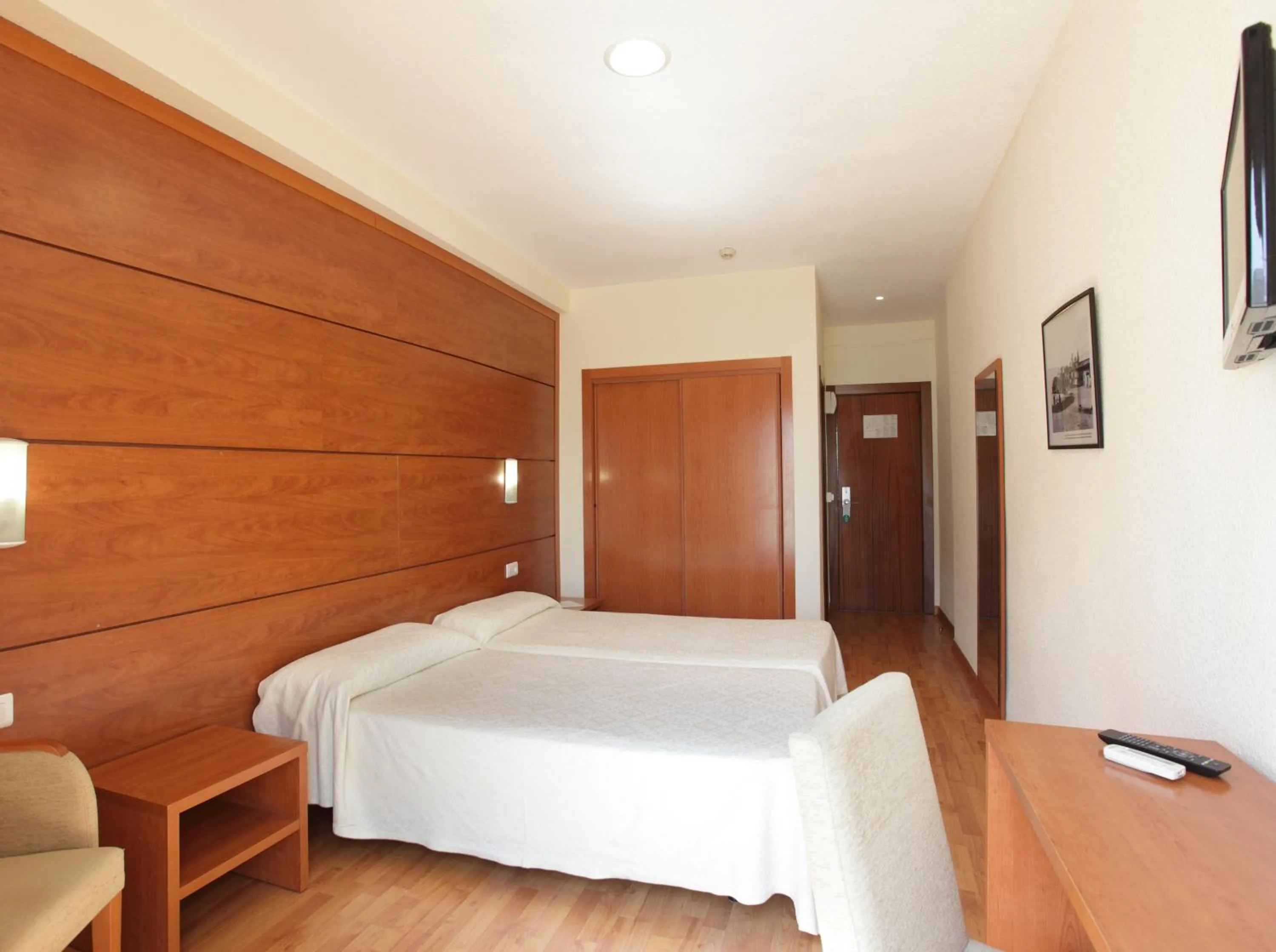 Photo of the whole room in Hotel Centro Mar