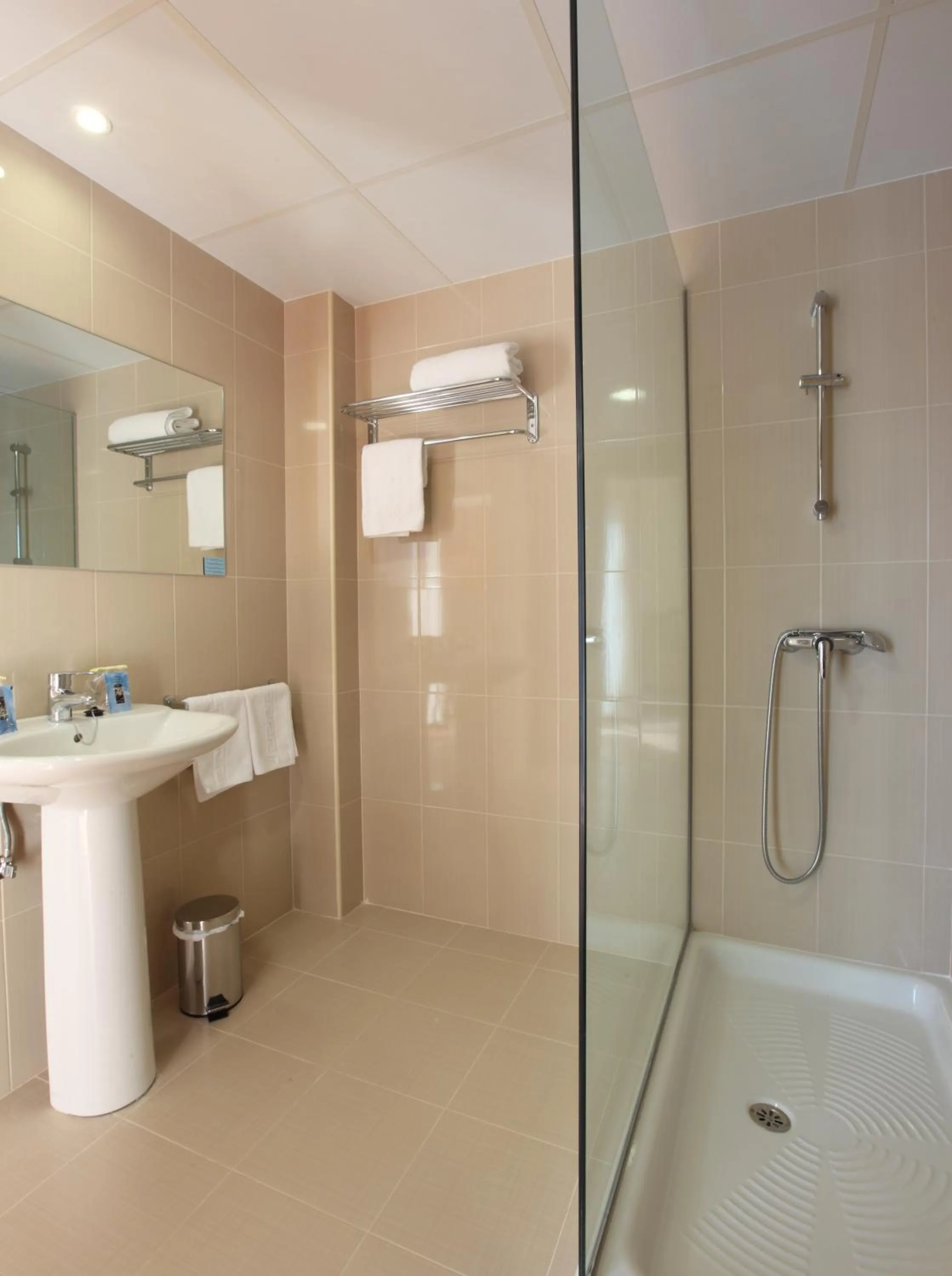 Bathroom in Hotel Centro Mar