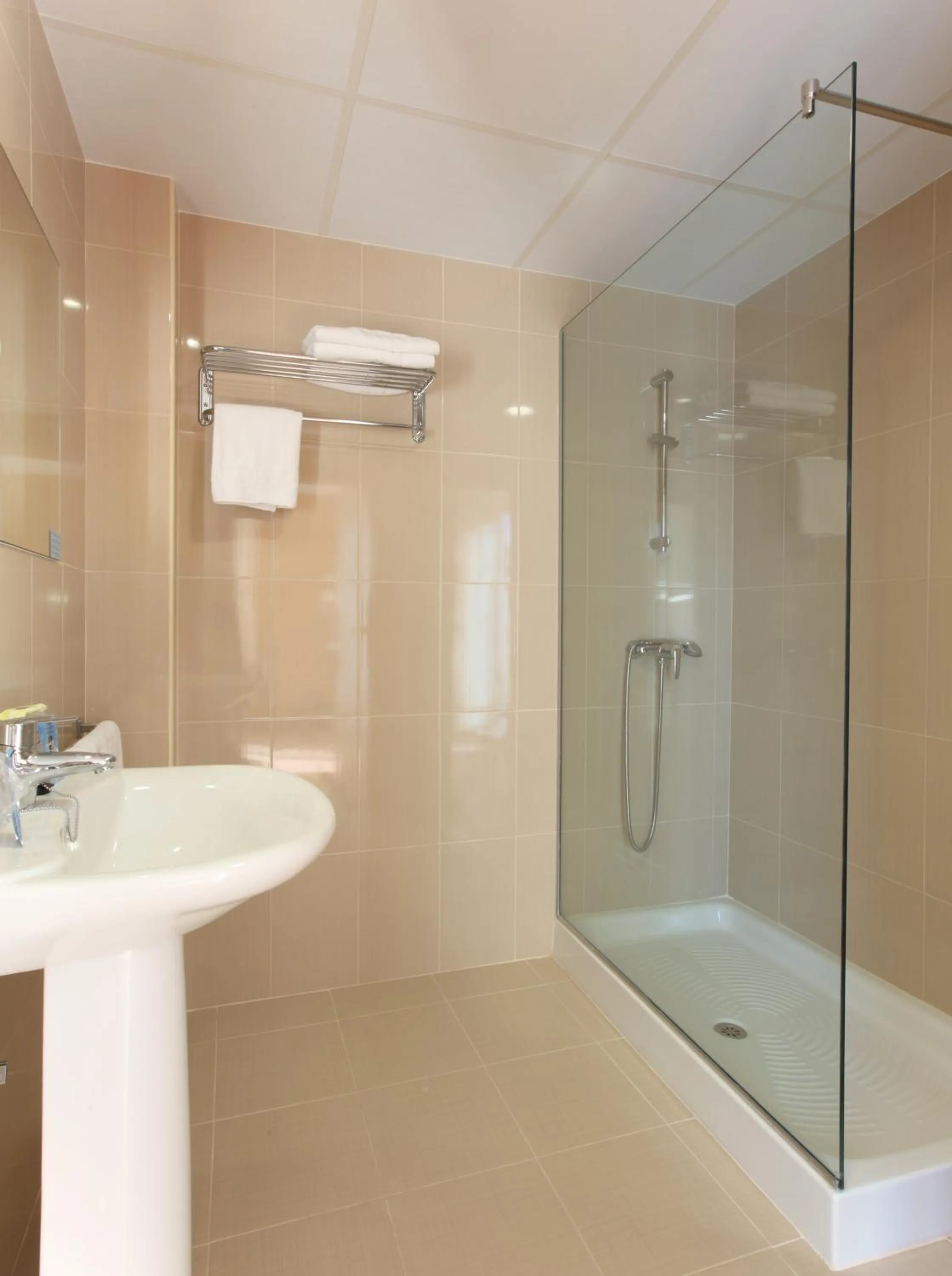 Bathroom in Hotel Centro Mar