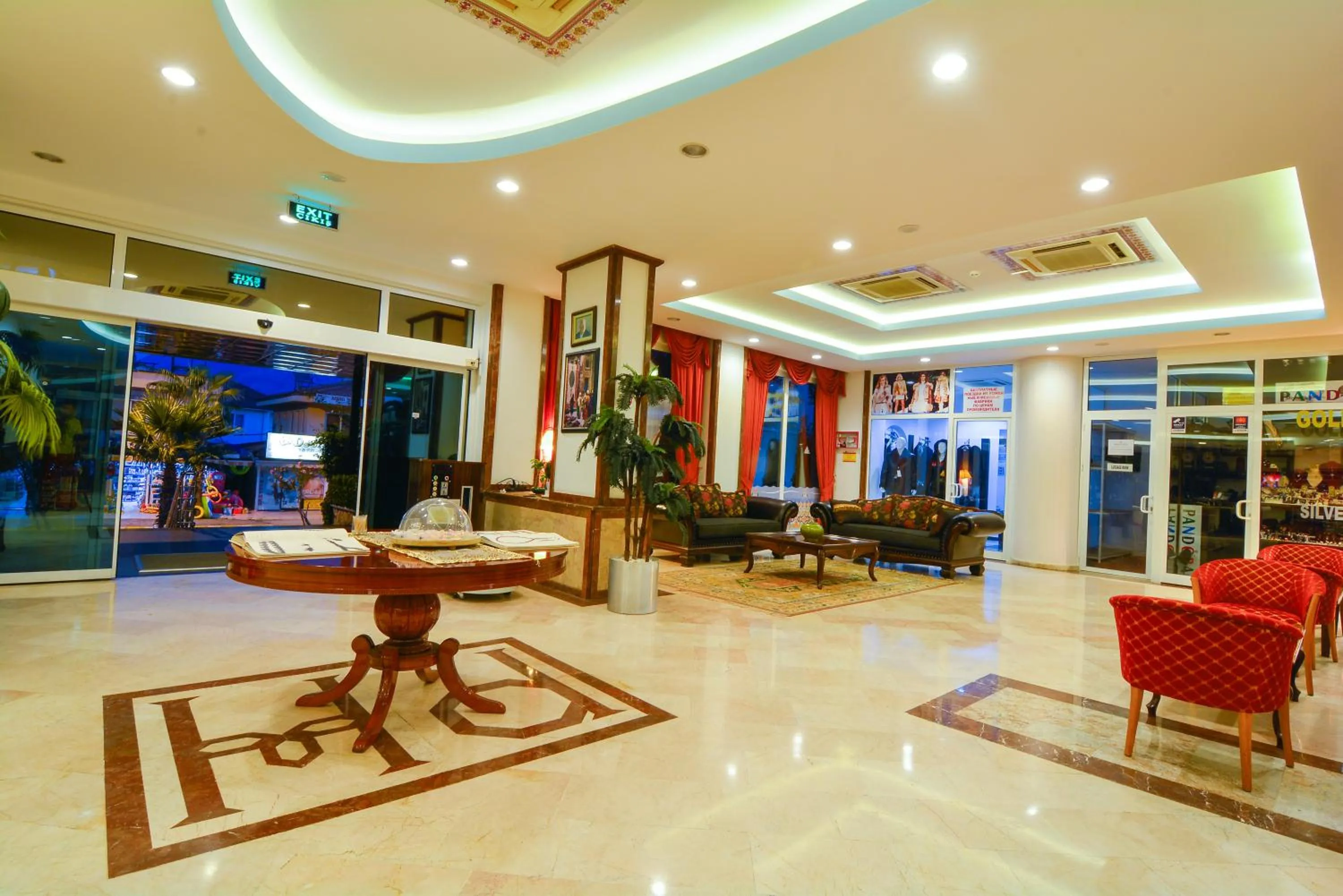 Lobby or reception in Pine House by Werde Hotels