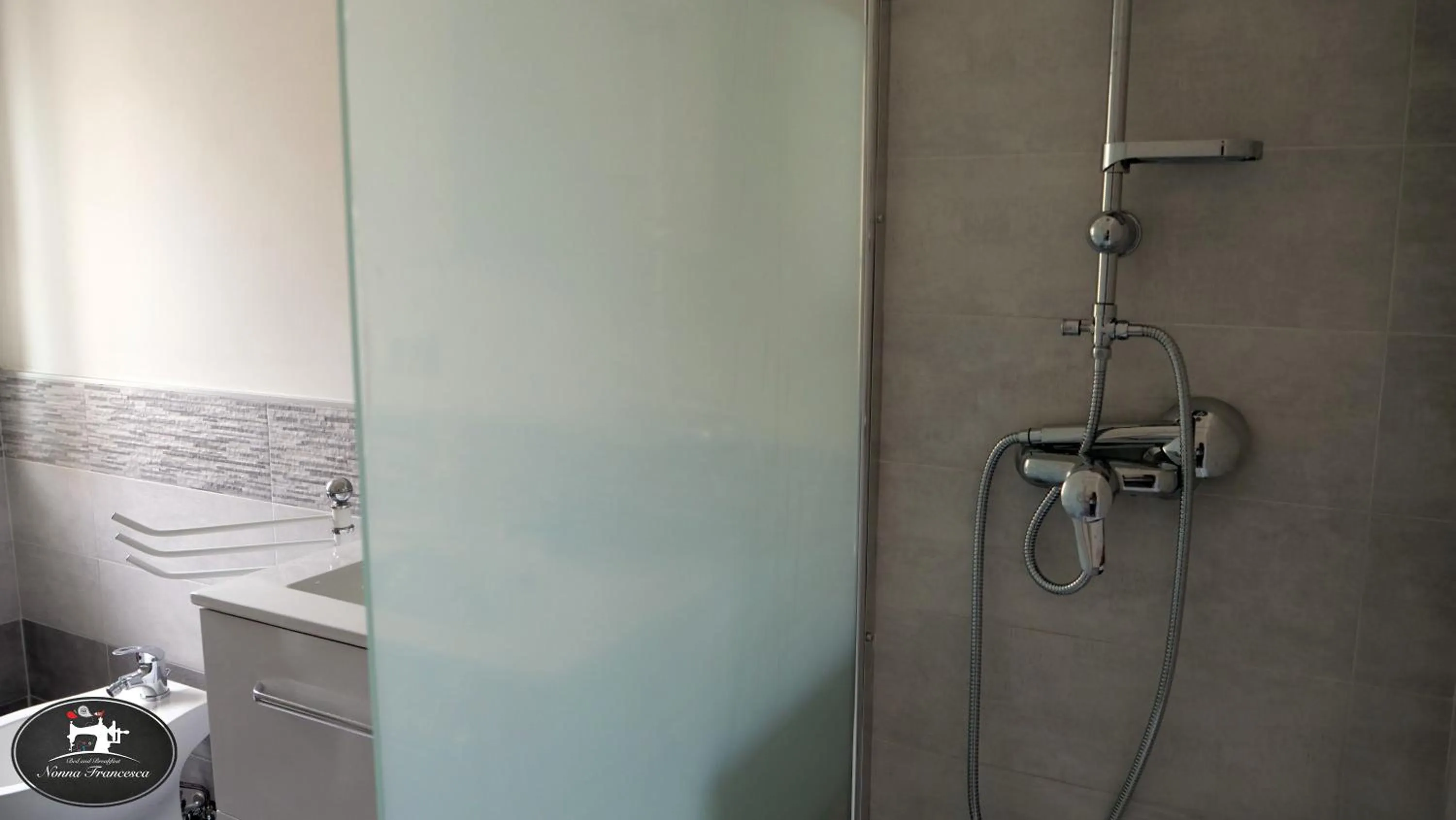 Shower in Nonna Francesca